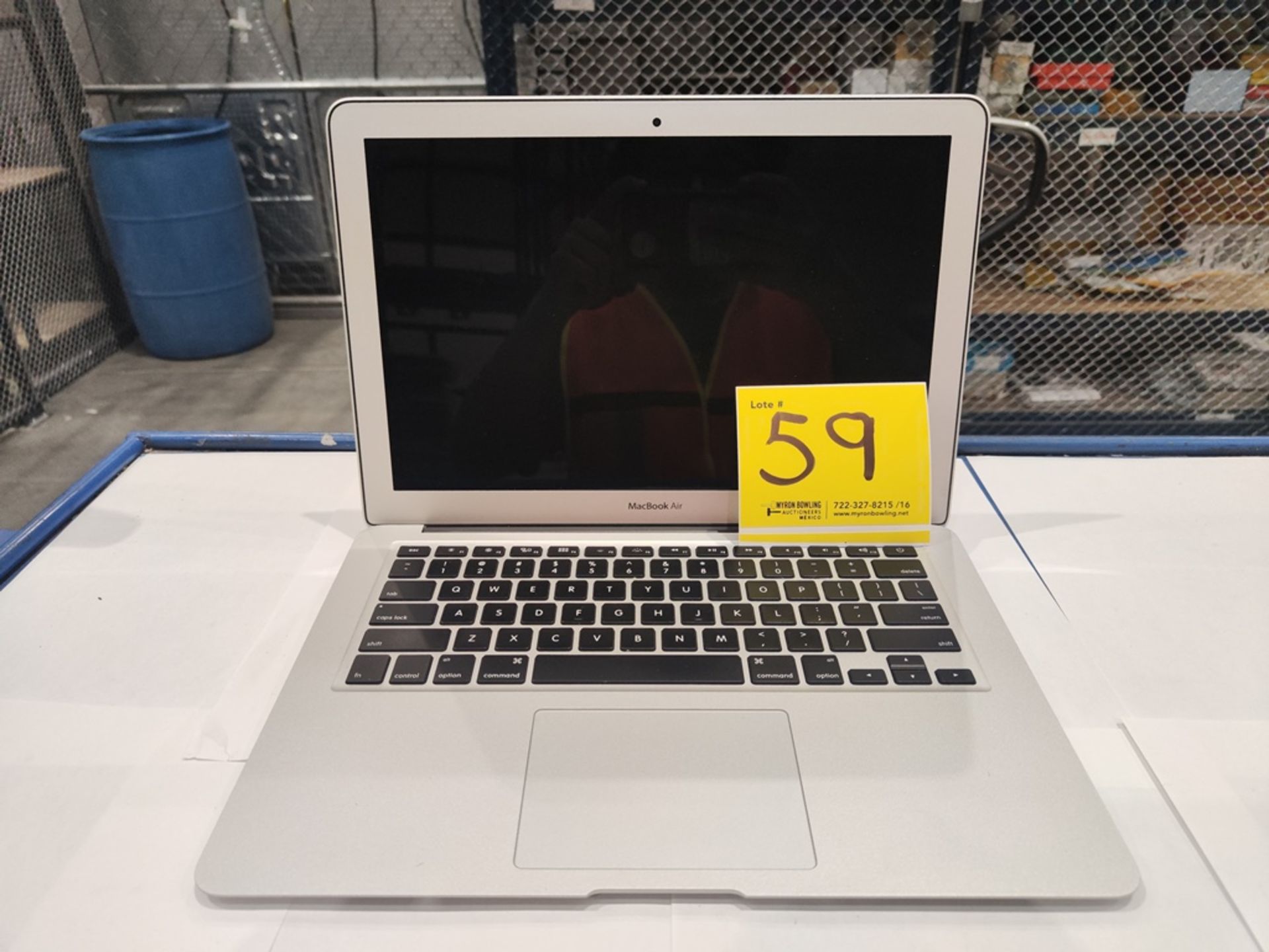 1 MacBook Air de 128 GB (No se asegura su funcionamiento, favor de inspeccionar)