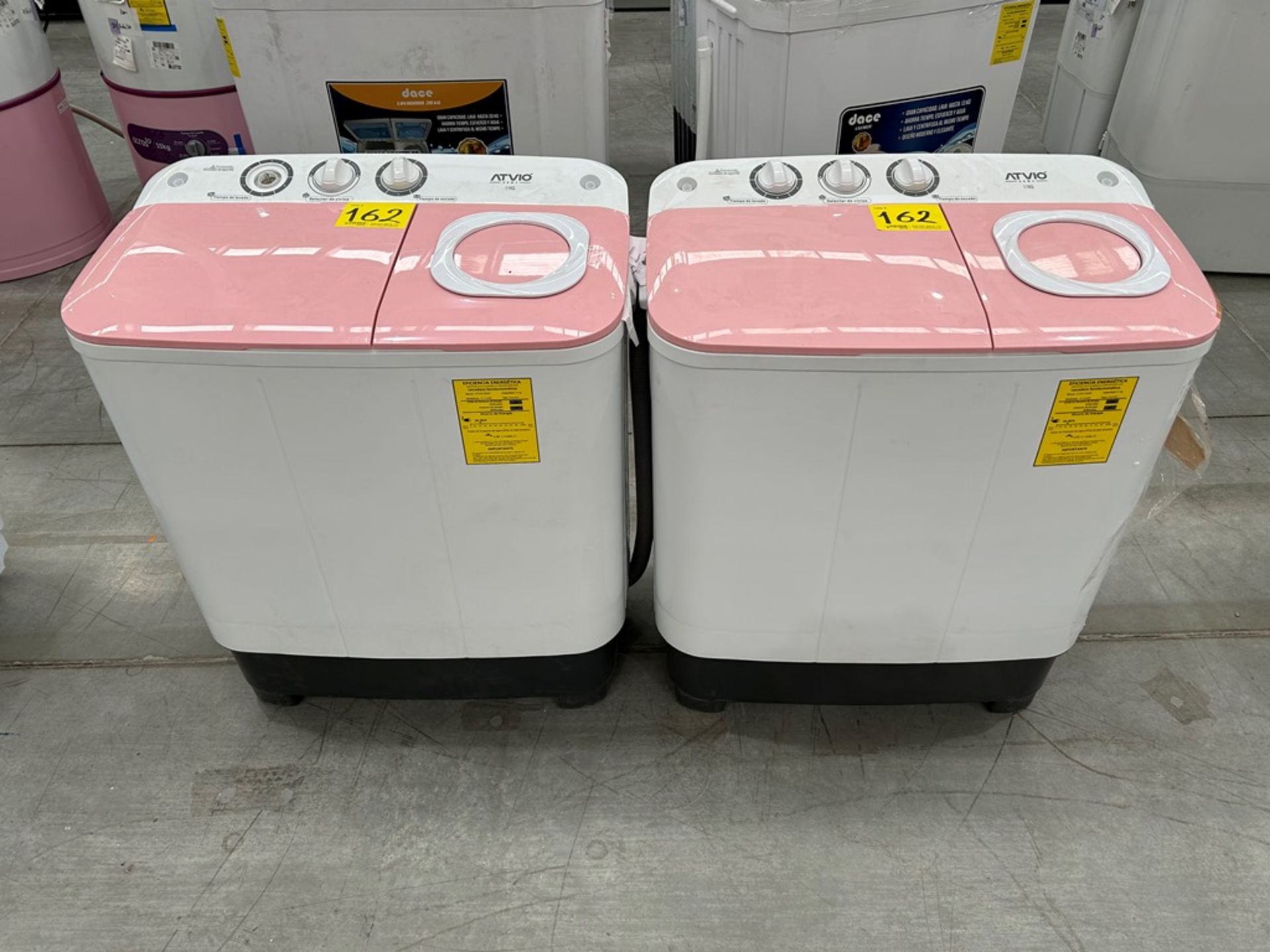 2 Lavadoras contiene: 1 Lavadora de 11 KG, Marca ATVIO, Modelo TT11KG, Color ROSA; 1 Lavadora de 11