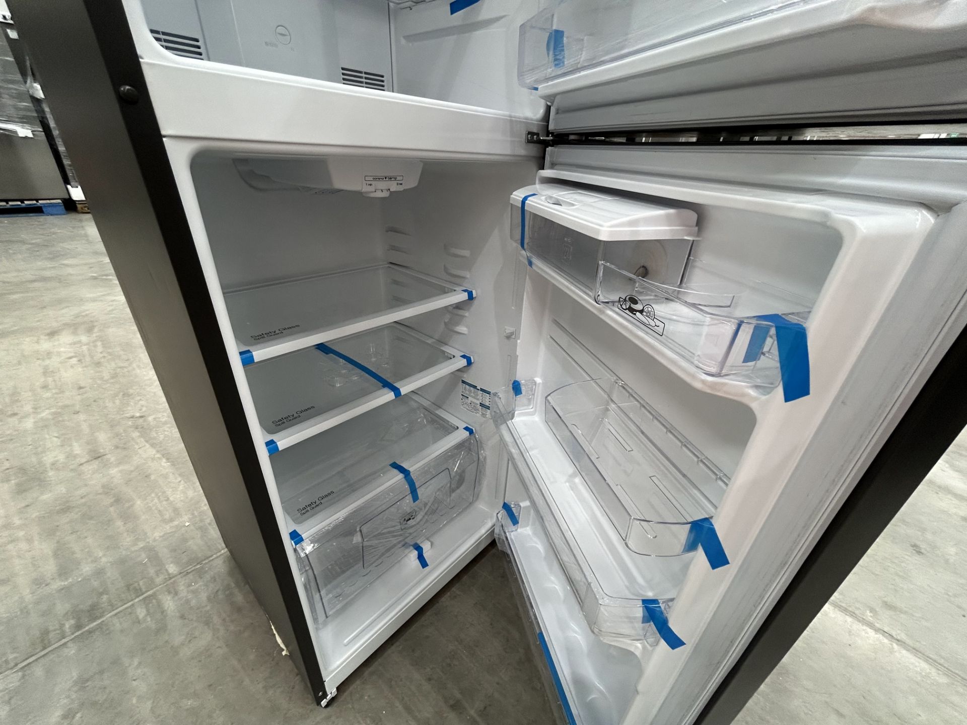 2 refrigeradores contiene: 1 refrigerador con dispensador de agua Marca MABE, Modelo RME360FDMRD, S - Image 5 of 8