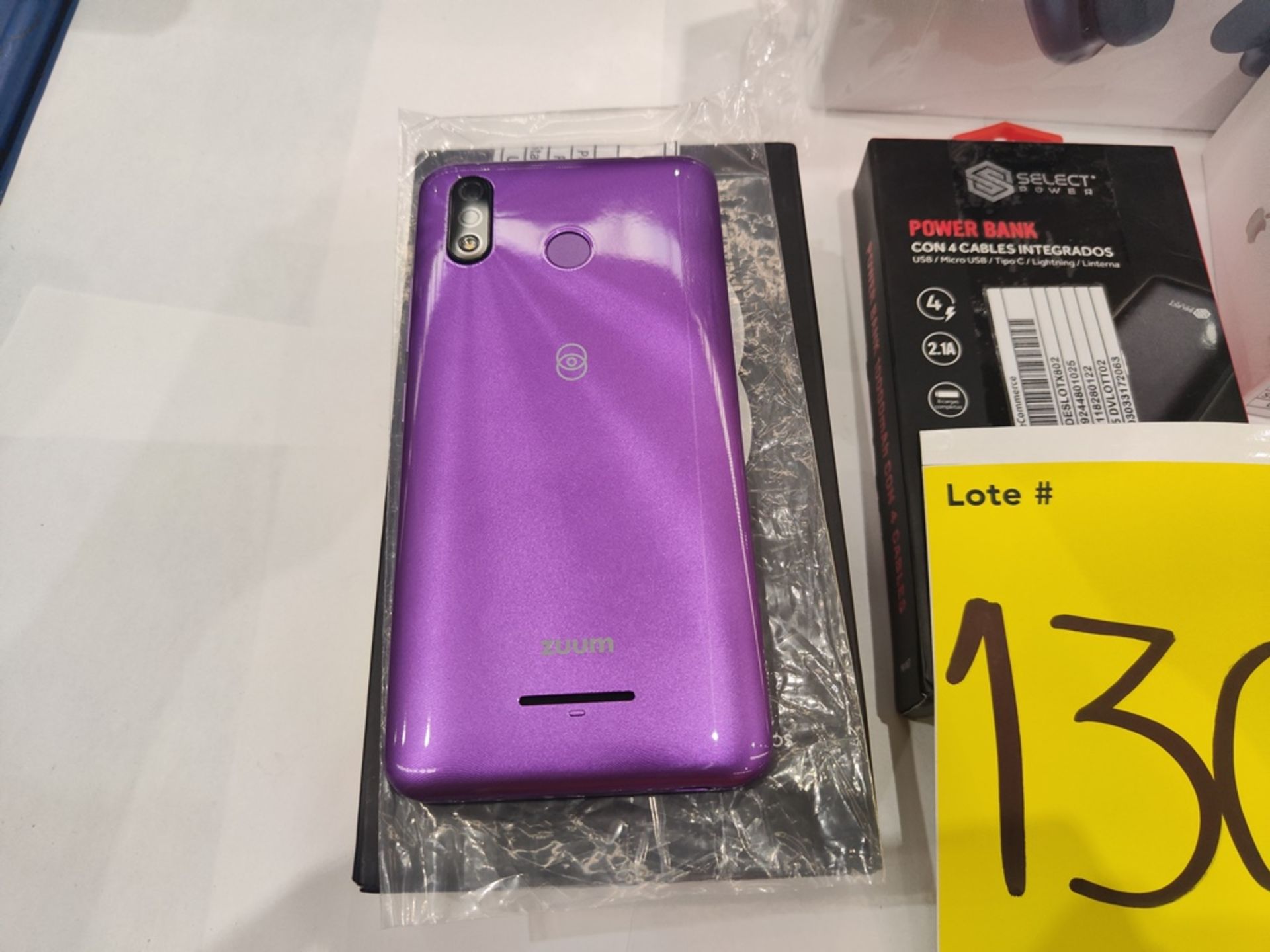 Lote de 7 piezas contiene: 1 celular AKUS PRO ZUUM, de 32 GB de almacenamiento, 1 GB de RAM; 1 powe - Image 4 of 6