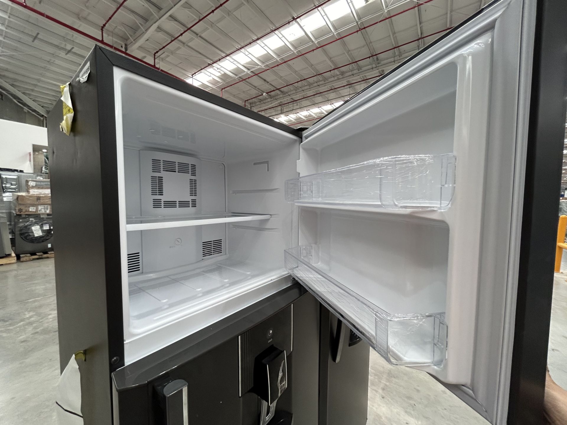 2 refrigeradores contiene: 1 refrigerador con dispensador de agua Marca MABE, Modelo RME360FDMRD, S - Image 6 of 7