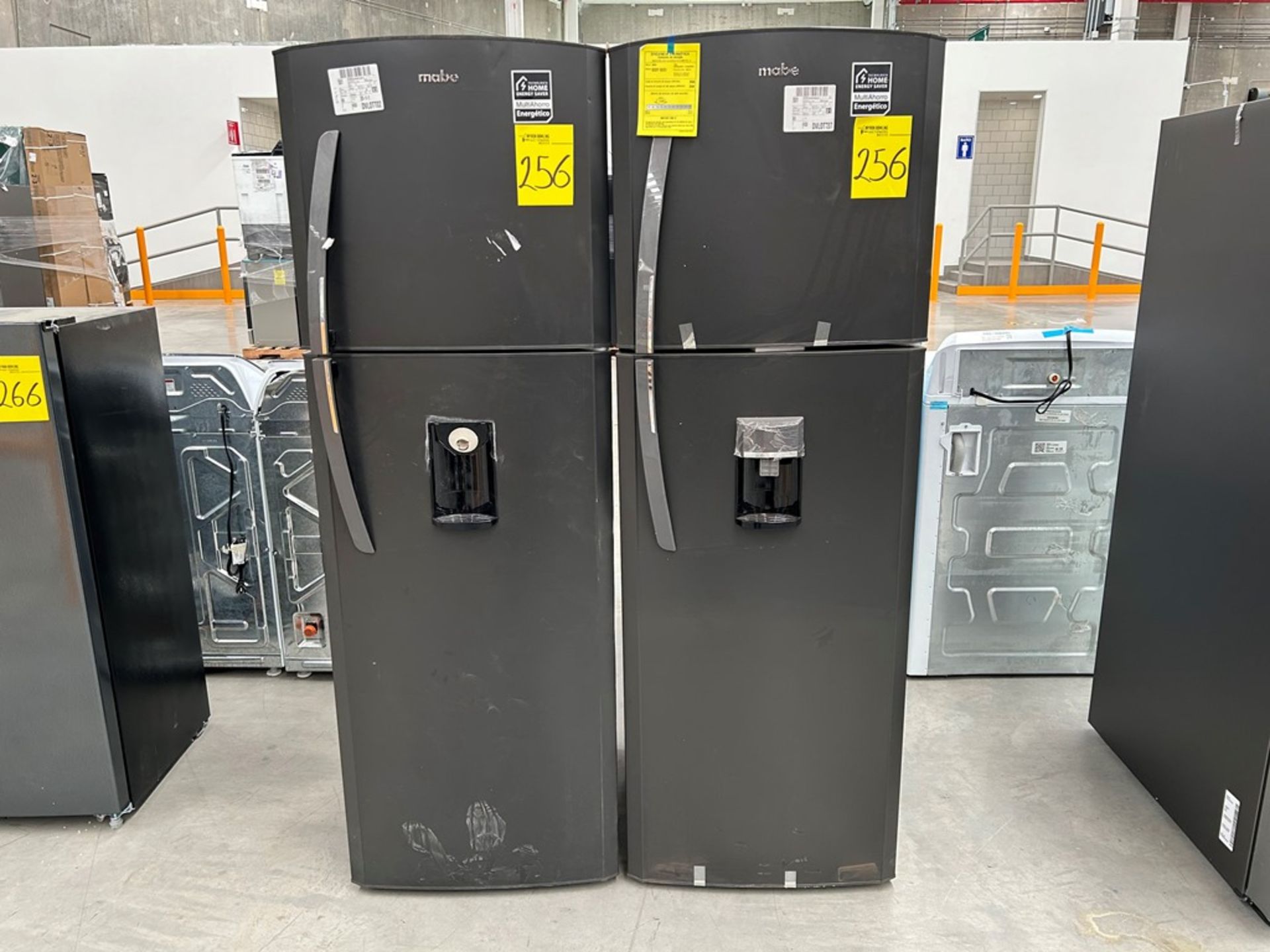 2 refrigeradores contiene: 1 refrigerador con dispensador de agua Marca MABE, Modelo RMA300FJMRD, S