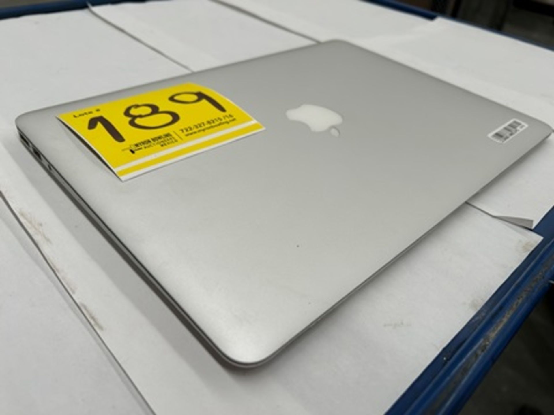 1 MacBook Air de 128 GB (enciende, con cuenta) (No se asegura su funcionamiento, favor de inspeccio - Image 5 of 6
