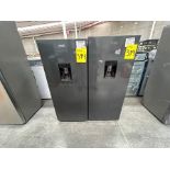 2 refrigeradores contiene: 1 refrigerador con dispensador de Agua Marca ATVIO, Modelo AT66URS, Colo