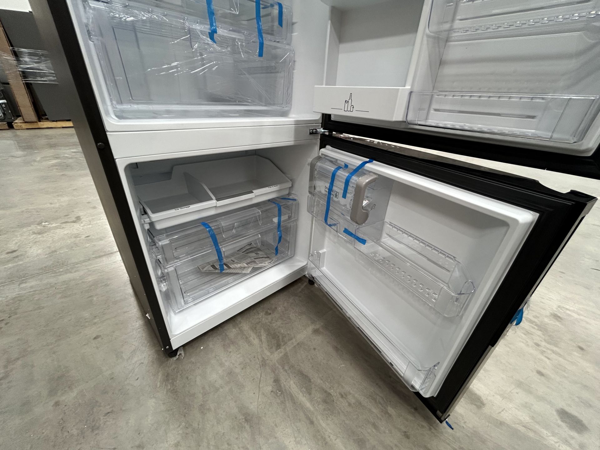 1 refrigerador con dispensador de agua Marca MABE, Modelo RMB520IBMRX, Serie 08447, Color GRIS (No - Image 5 of 6