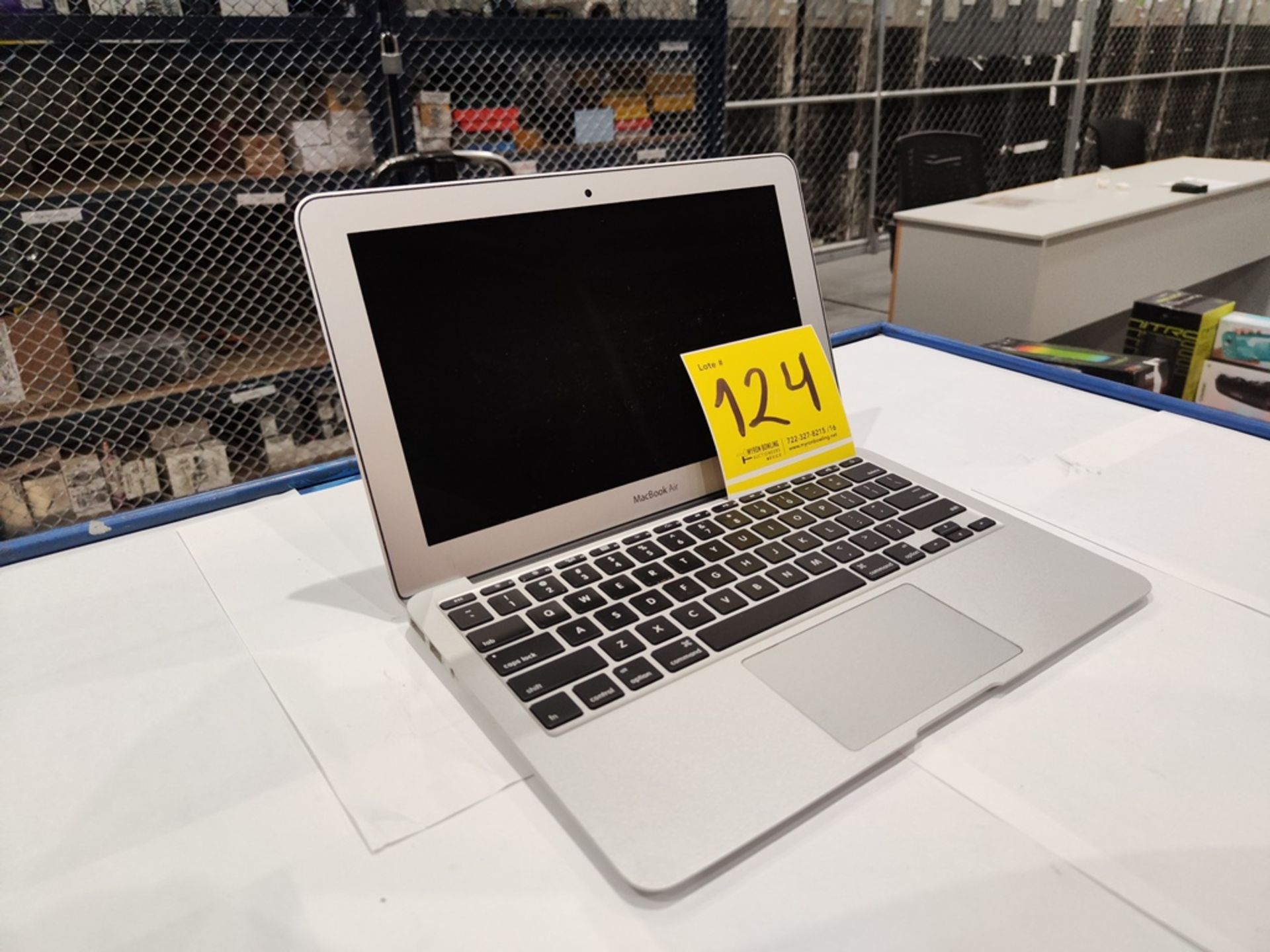 1 MacBook Air de 128 GB (No se asegura su funcionamiento, favor de inspeccionar) - Image 3 of 5