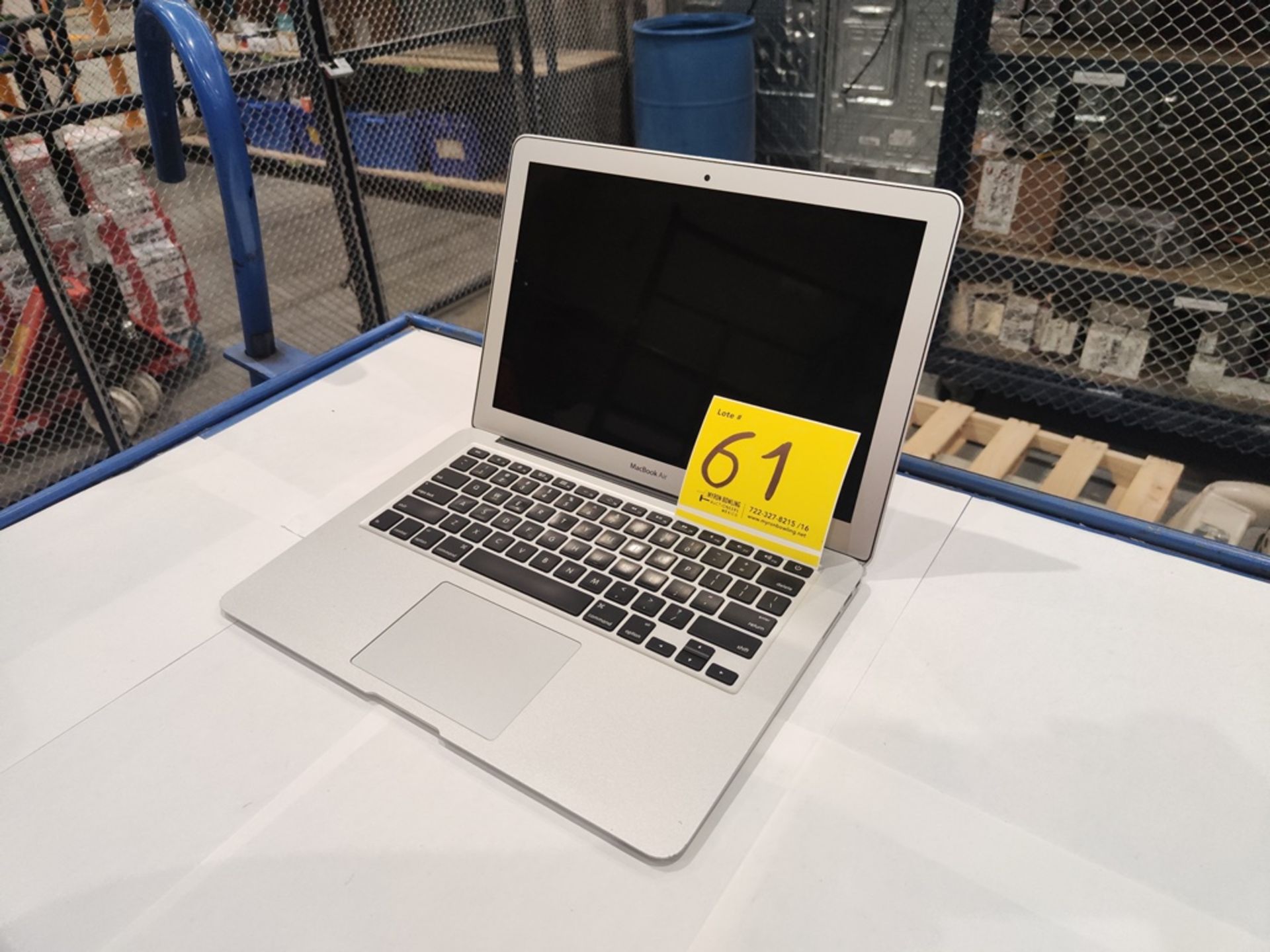 1 MacBook Air de 128 GB (No se asegura su funcionamiento, favor de inspeccionar) - Image 2 of 5