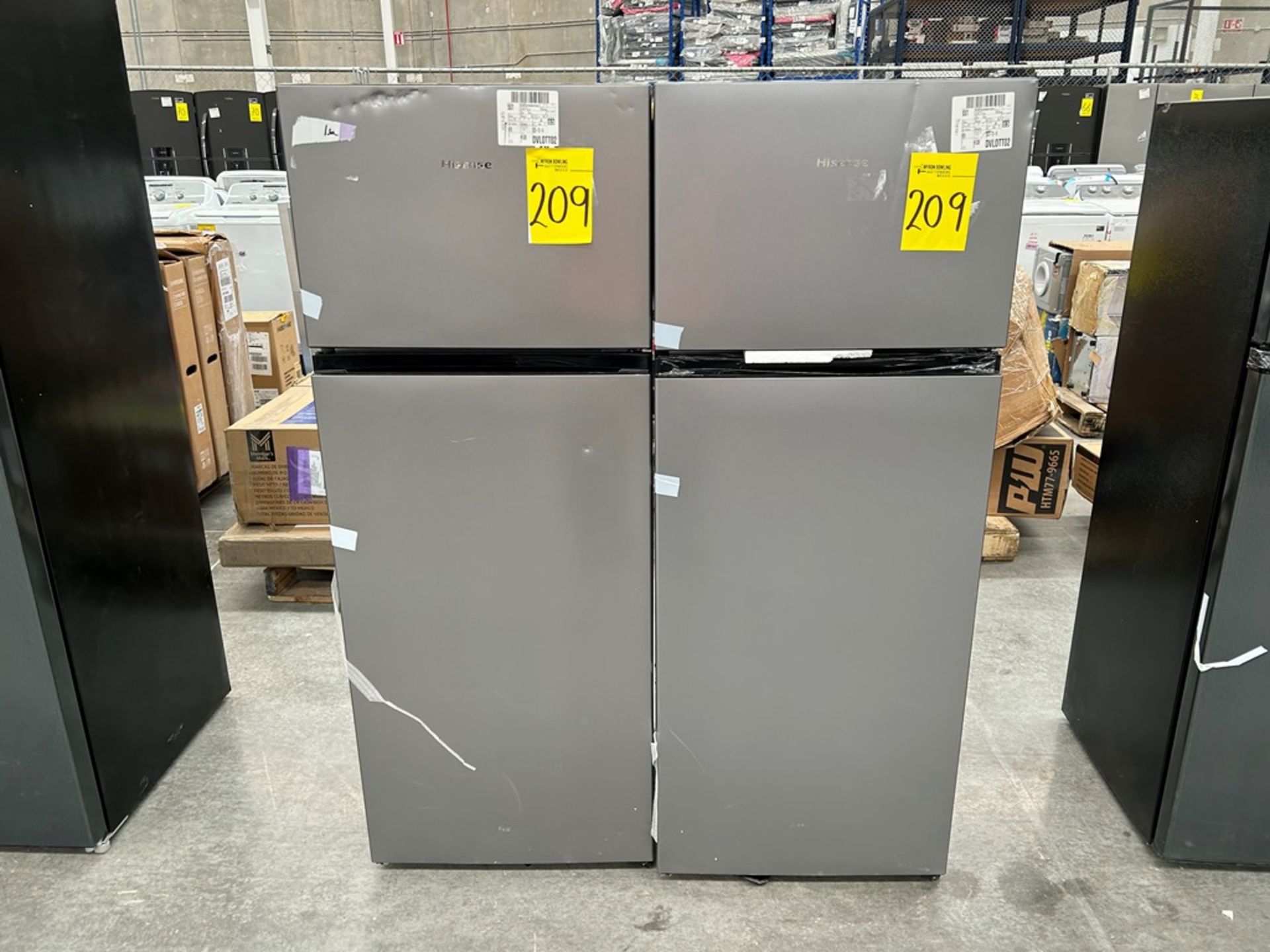 2 refrigeradores contiene: 1 refrigerador Marca HISENSE, Modelo RT80D6AGX, Color GRIS; 1 refrigerad