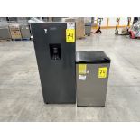 2 refrigeradores contiene: 1 refrigerador Marca ATVIO, Modelo AT66URS, Color NEGRO; 1 Frigobar Marc