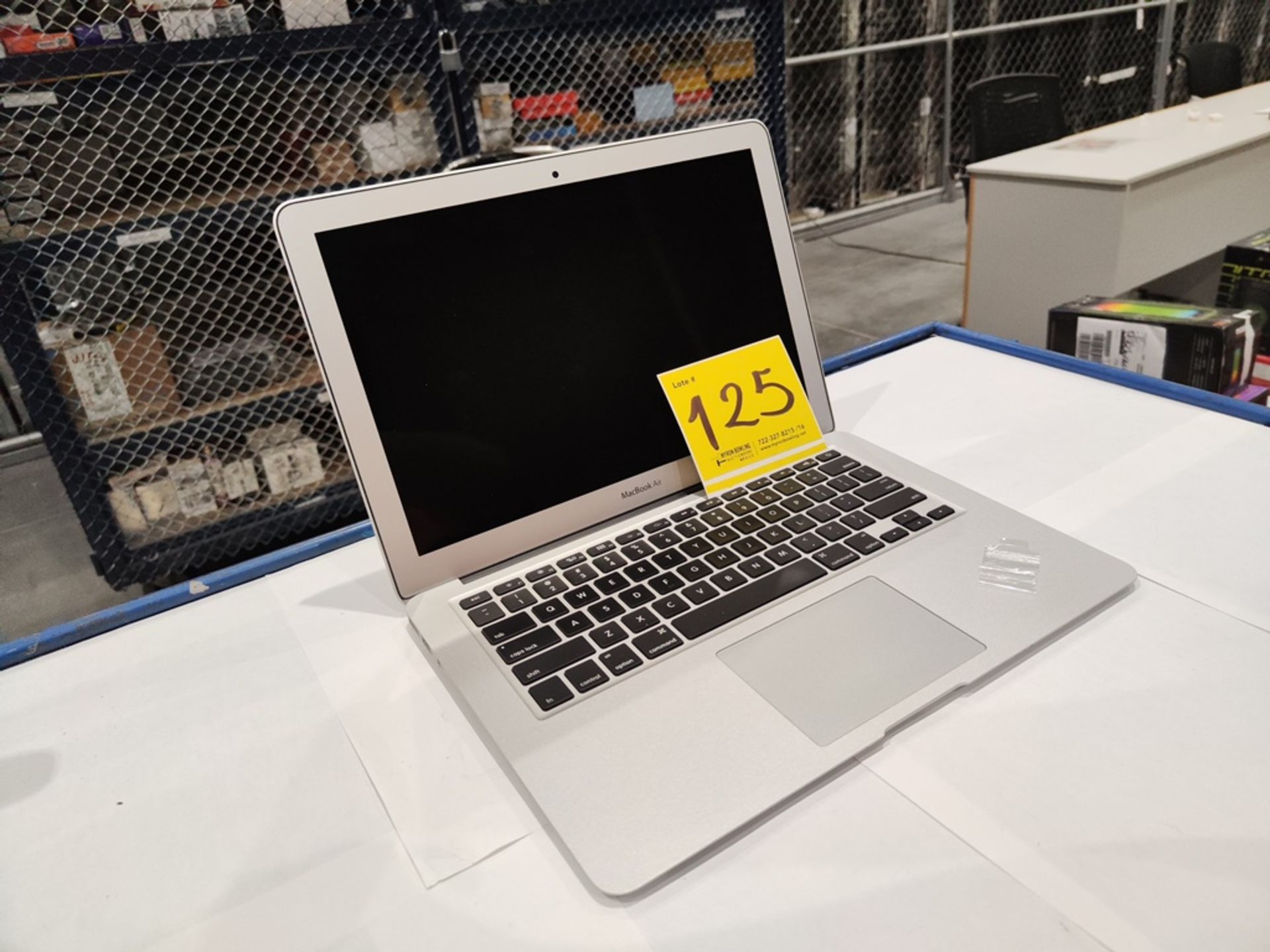 1 MacBook Air de 128 GB (No se asegura su funcionamiento, favor de inspeccionar) - Image 3 of 5