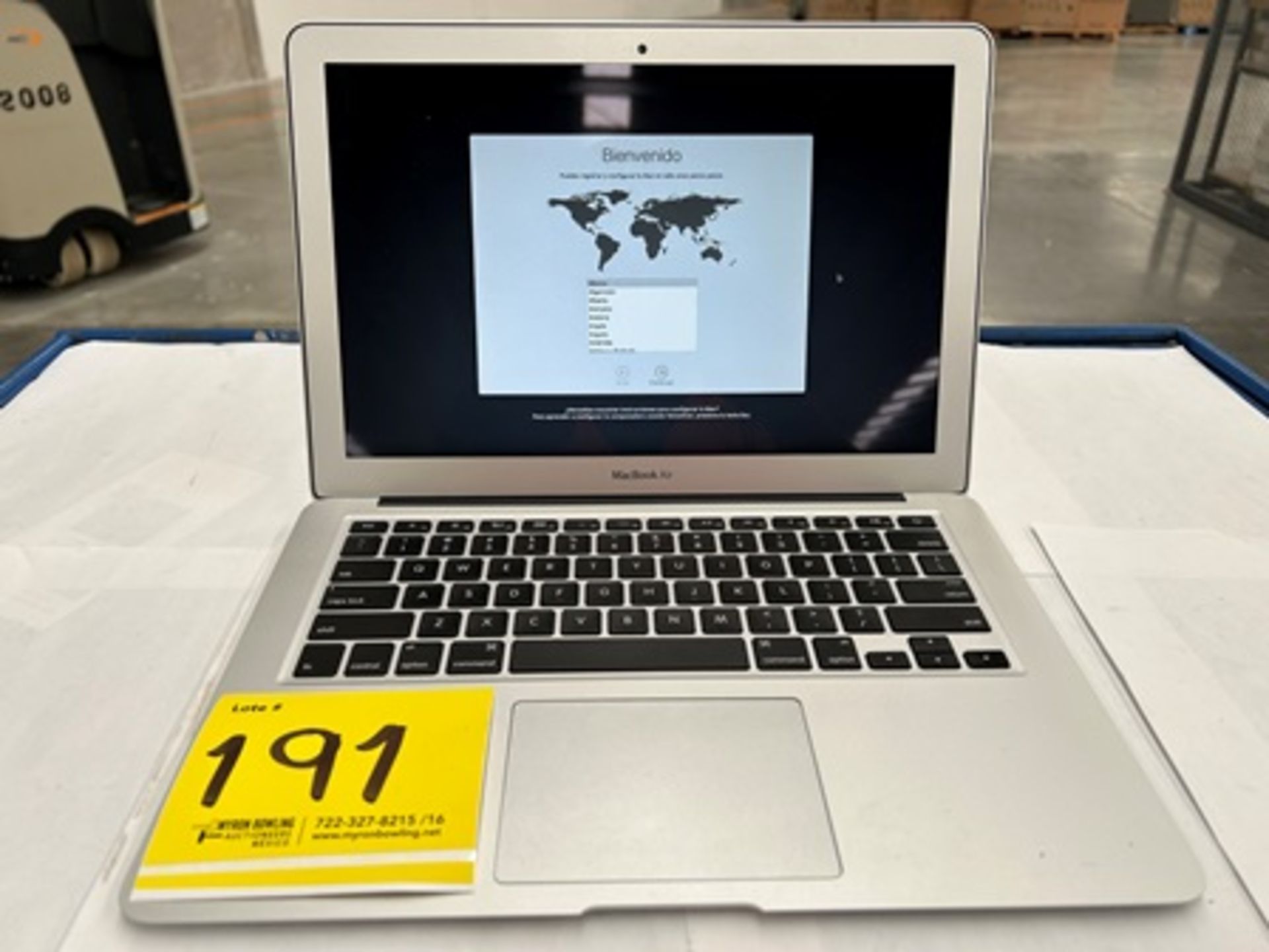 1 MacBook Air de 128 GB (enciende, sin cuenta) (No se asegura su funcionamiento, favor de inspeccio