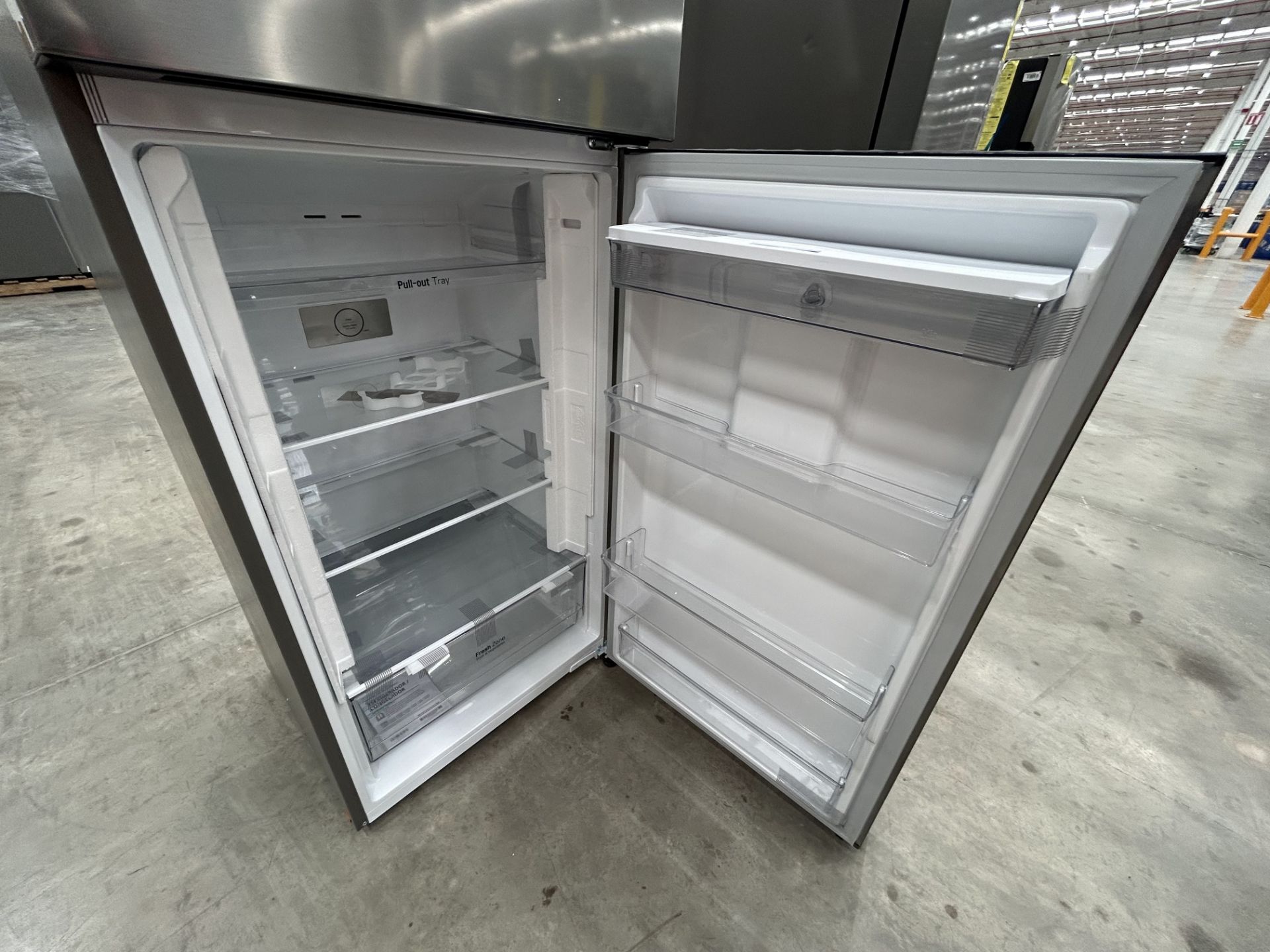1 refrigerador con dispensador de agua Marca LG, Modelo VT40WP, Serie 2X898, Color GRIS (No se aseg - Image 4 of 7