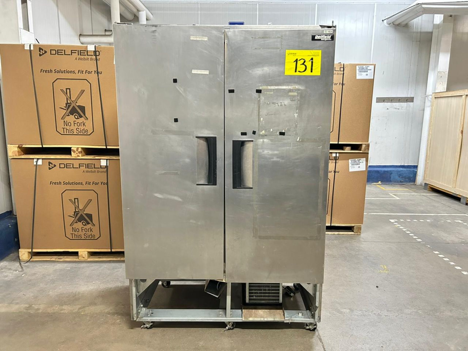 1 refrigerador sin Marca, sin Modelo, sin Serie, Medidas 130 cm x 88 cm 207 cm (Puertas desarmadas)