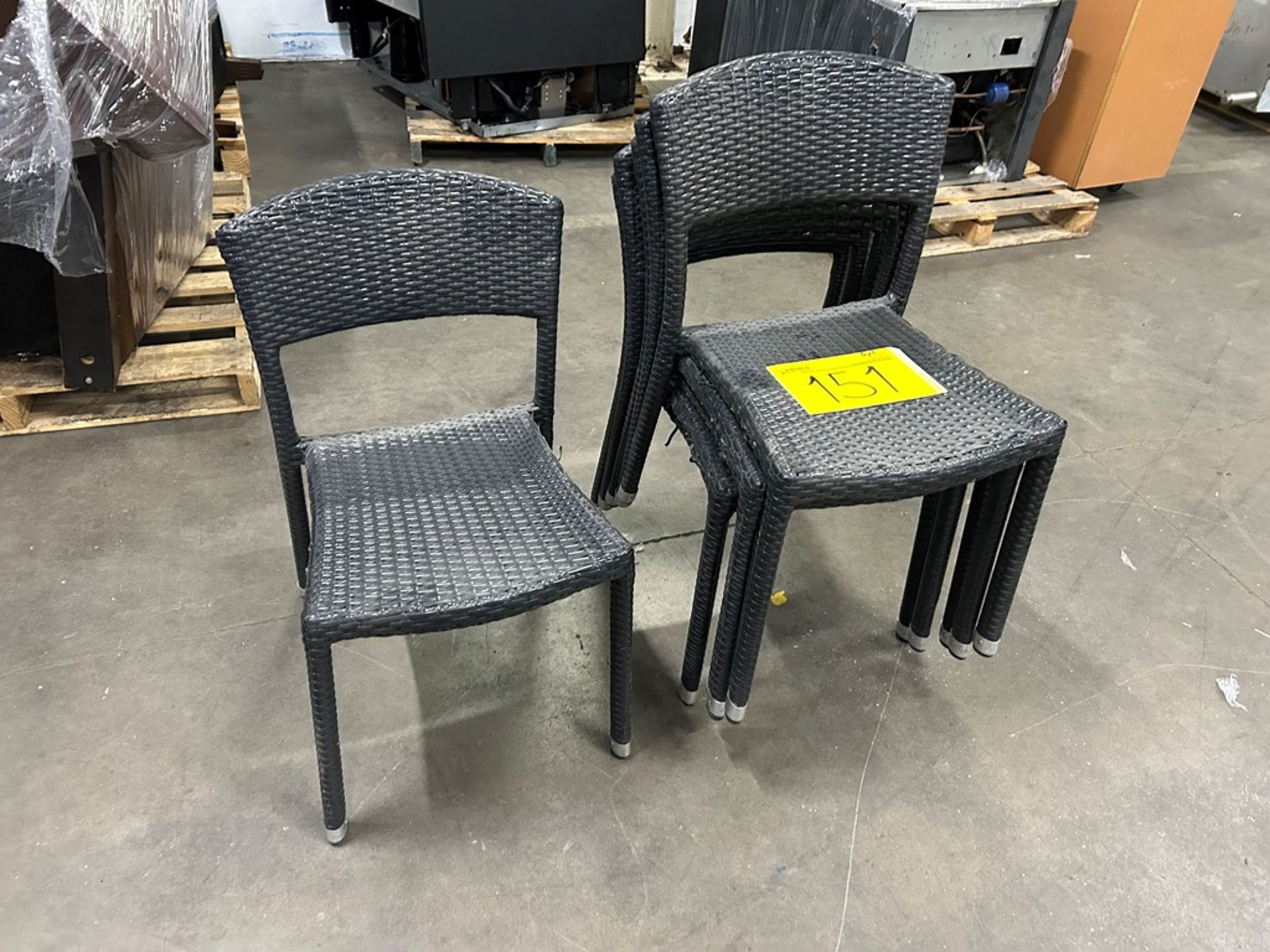 5 sillas de tipo ratán, color negro (Equipo usado) - Image 2 of 5