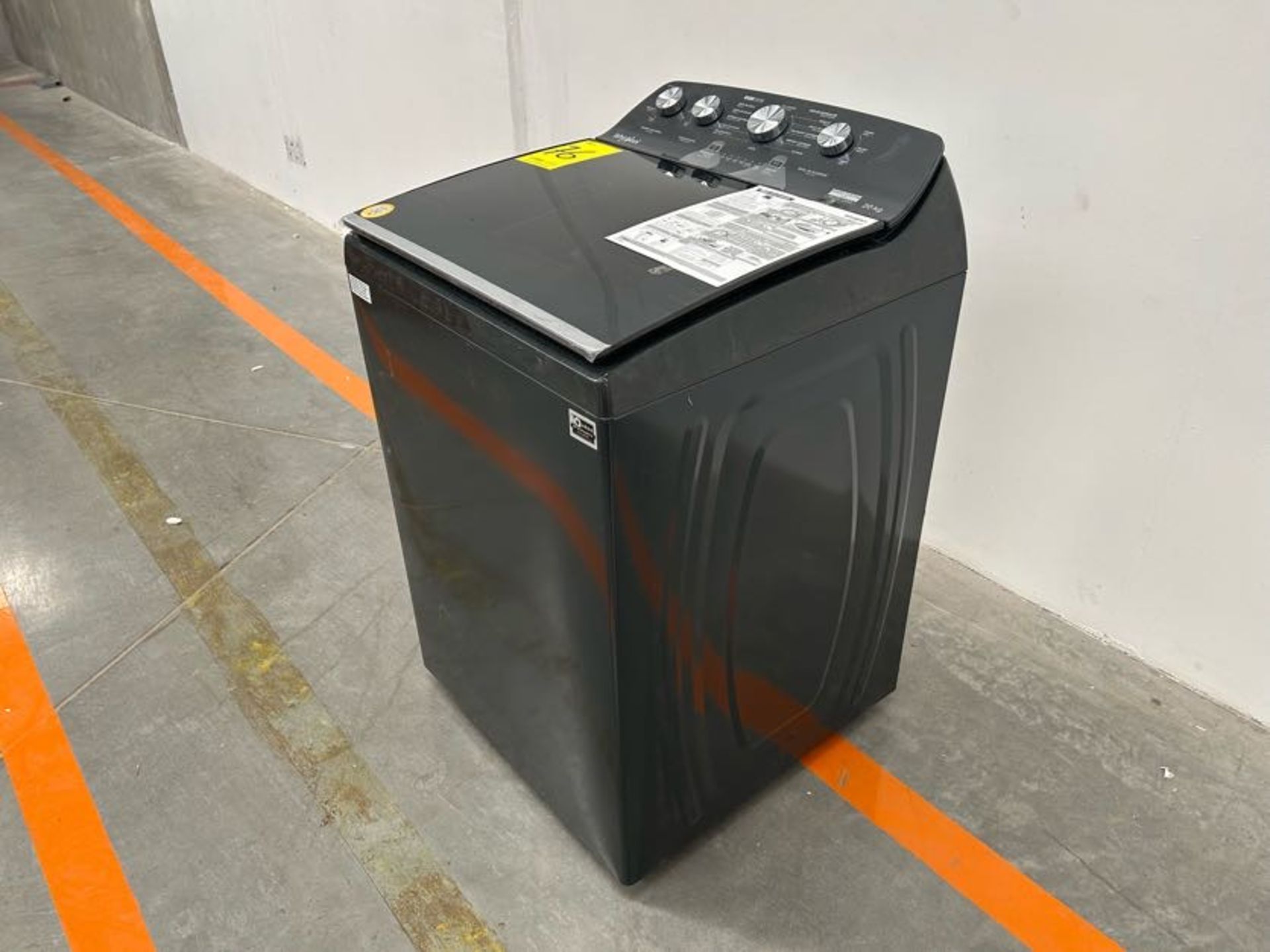 (NUEVO) Lavadora de 20 KG Marca WHIRLPOOL, Modelo 8MWTW2024WLGO, Serie 03645, Color NEGRO - Image 2 of 5