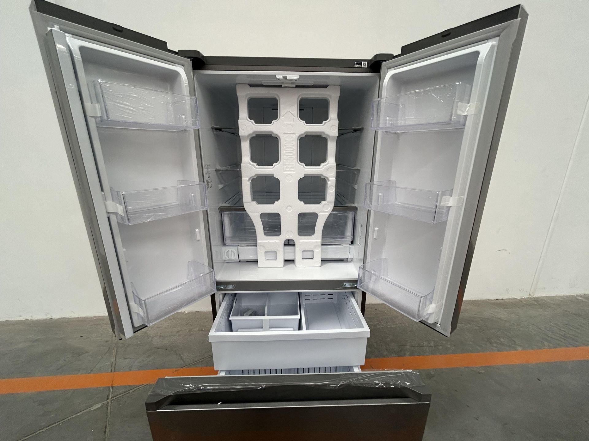 (NUEVO) Refrigerador Marca SAMSUNG, Modelo RF25C5151S9, Serie 00359T, Color GRIS - Image 4 of 4