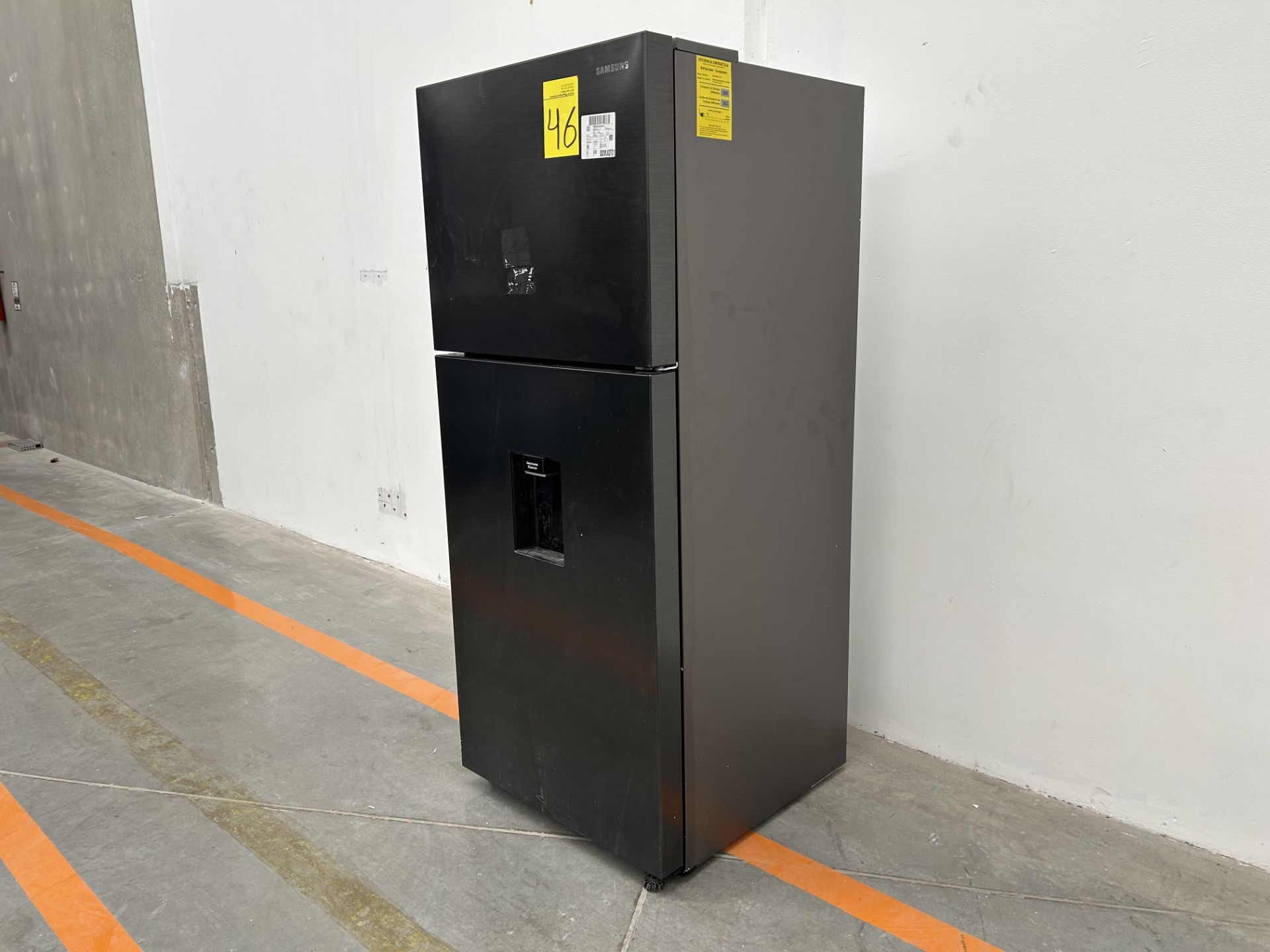 (NUEVO) Refrigerador con dispensador de agua Marca SAMSUNG, Modelo RT44A6344B1, Serie 9344M, Color - Image 2 of 5