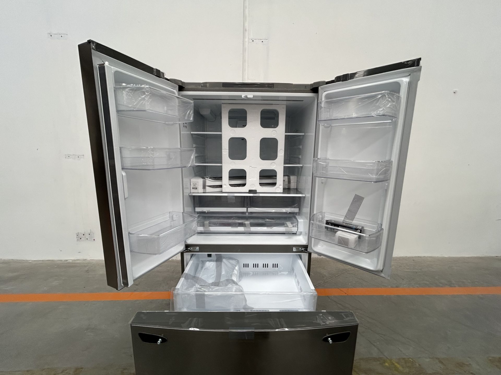 (NUEVO) Refrigerador Marca LG, Modelo GM29BIP, Serie L0823, Color GRIS - Image 4 of 4