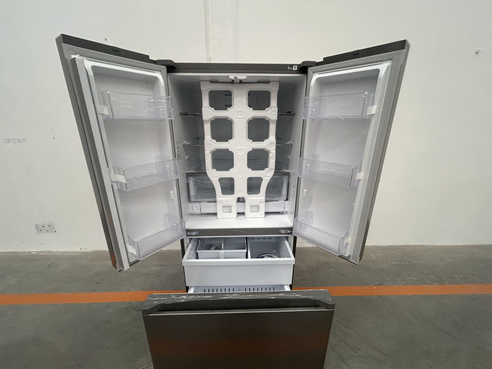 (NUEVO) Refrigerador Marca SAMSUNG, Modelo RF25C5151S9, Serie 00129J, Color GRIS - Image 4 of 4