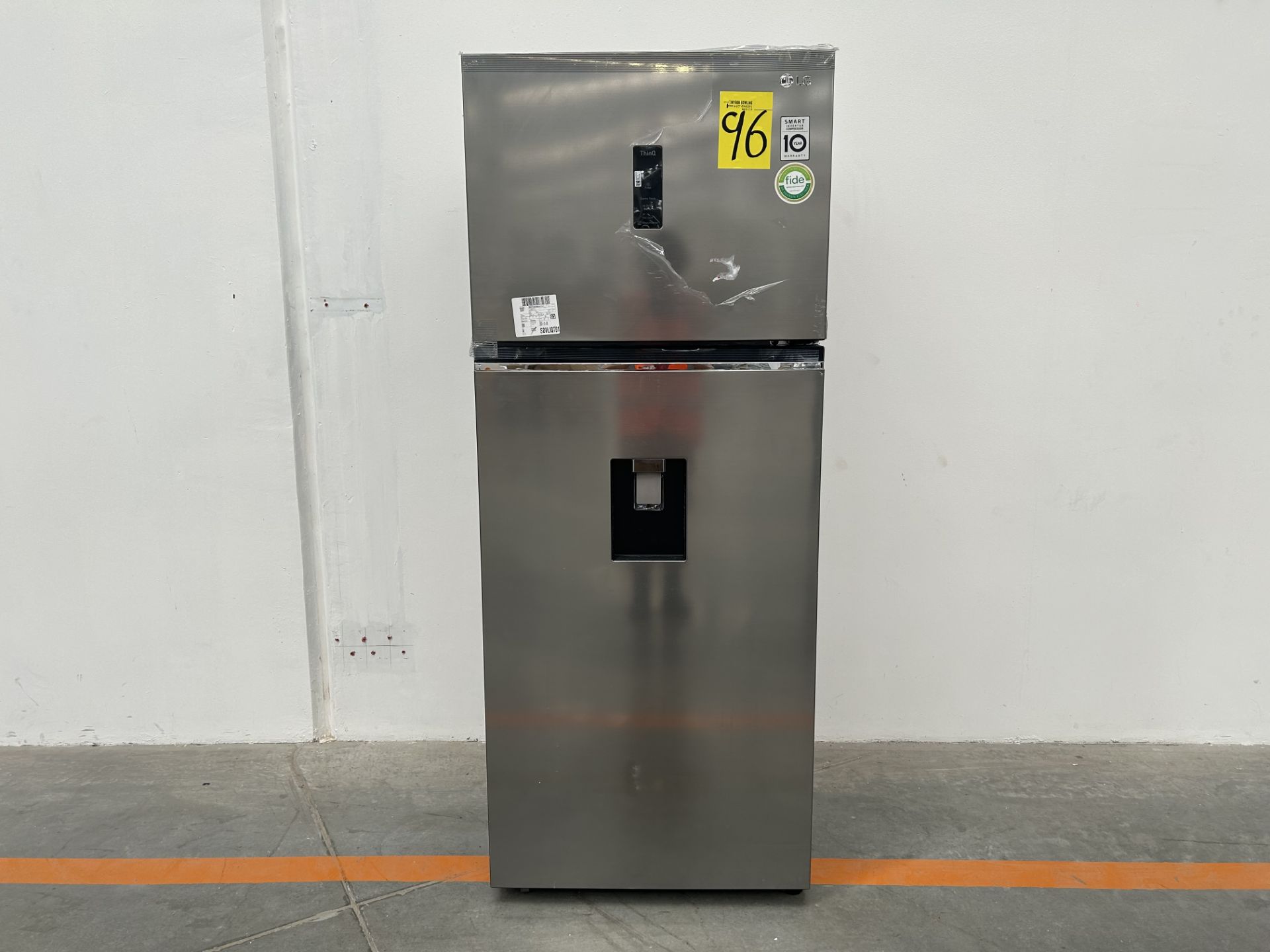 (NUEVO) Refrigerador con dispensador de agua Marca LG, Modelo VT40AWP, Serie L1S381, Color GRIS