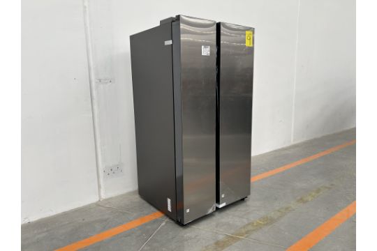 (NUEVO) Refrigerador Marca SAMSUNG, Modelo RS28CB70NAQL, Serie 1020X, Color GRIS - Image 3 of 4