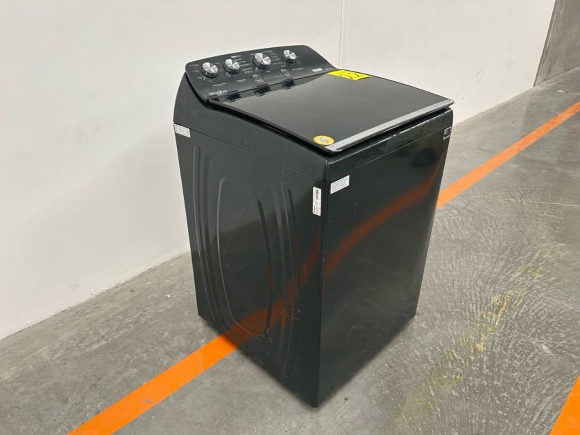 (NUEVO) Lavadora de 20 KG Marca WHIRLPOOL, Modelo 8MWTW2024WLGO, Serie 194538, Color NEGRO - Image 3 of 6