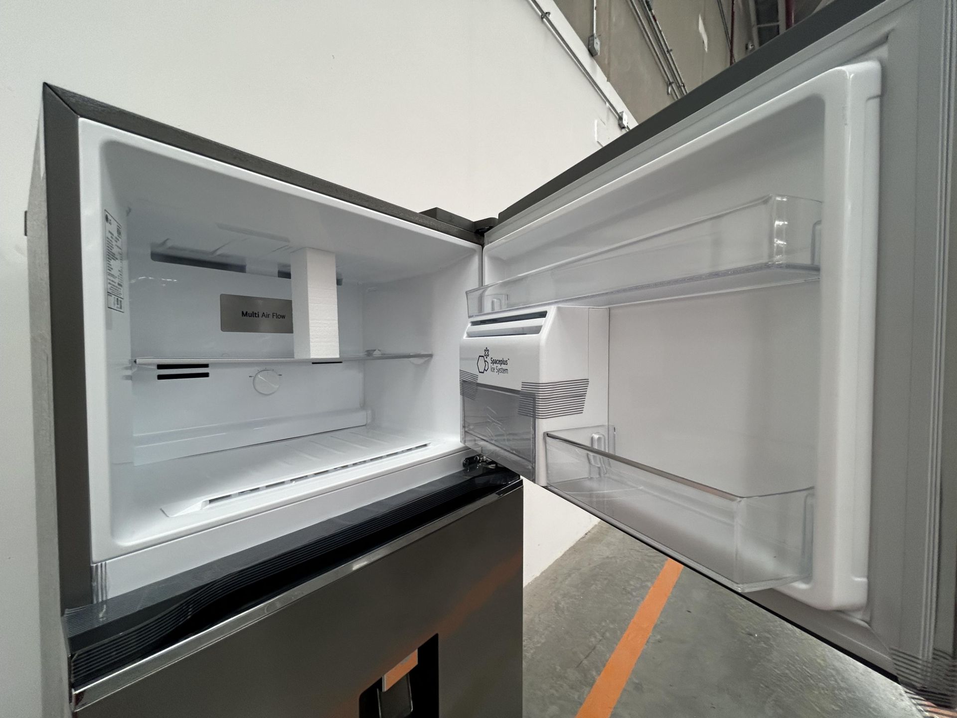 (NUEVO) Refrigerador con dispensador de agua Marca LG, Modelo VT40AWP, Serie L1S381, Color GRIS - Image 5 of 5