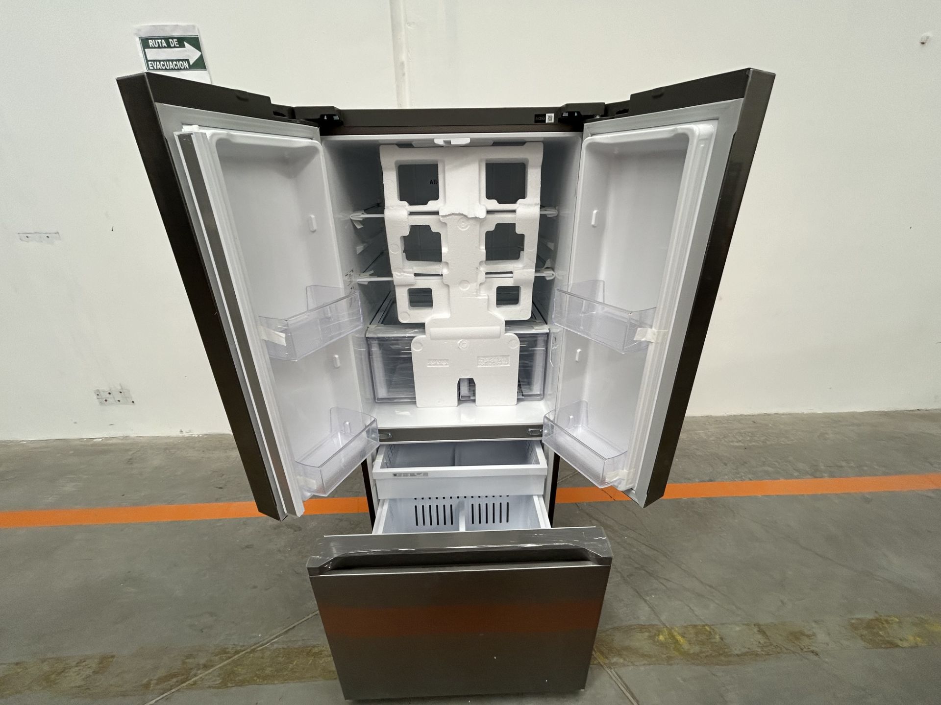 (NUEVO) Refrigerador Marca SAMSUNG, Modelo RF22A410S9, Serie 0016K, Color GRIS - Image 4 of 4