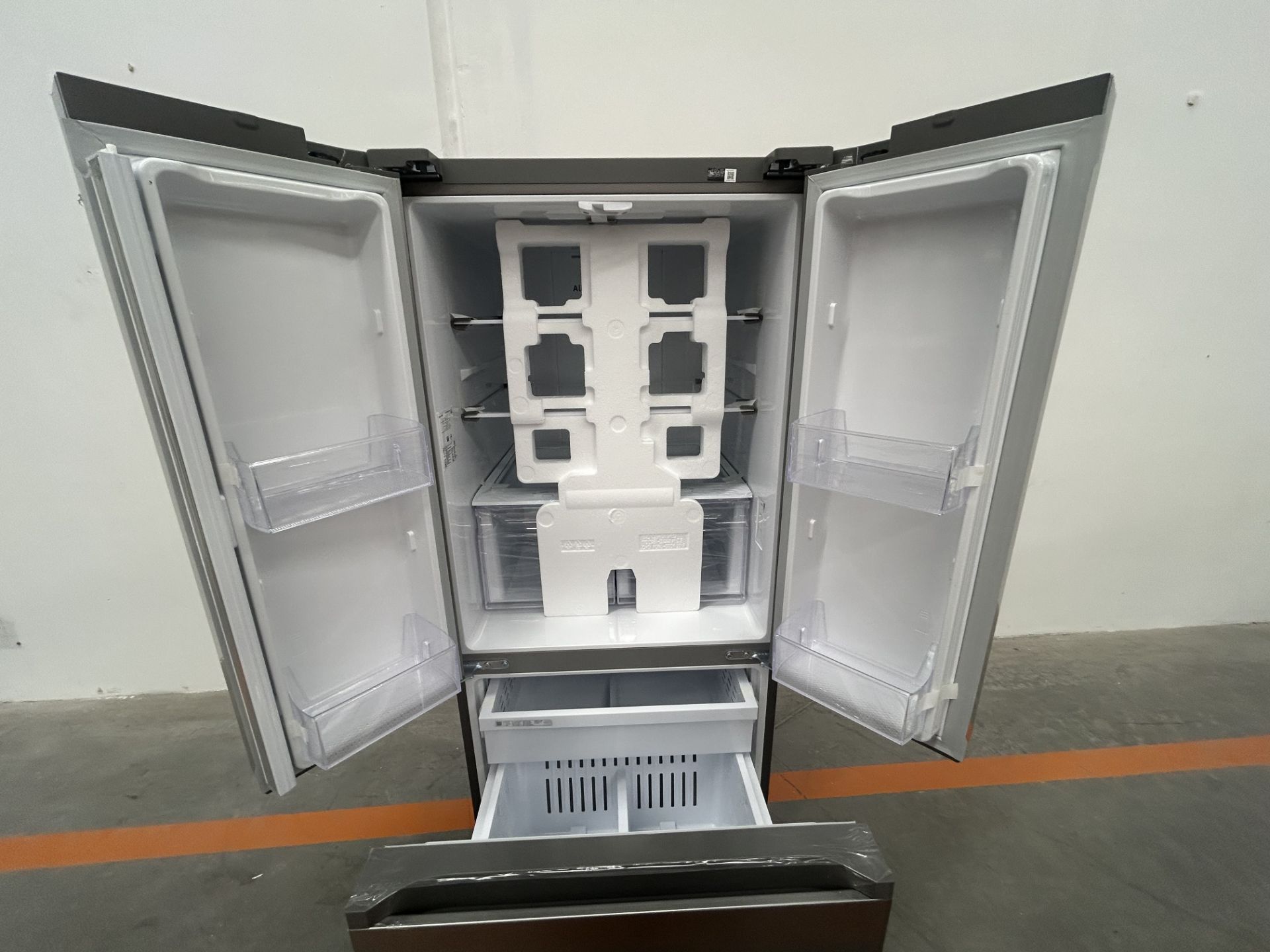 (NUEVO) Refrigerador Marca SAMSUNG, Modelo RF22A410S9, Serie 01836B, Color GRIS - Image 4 of 5