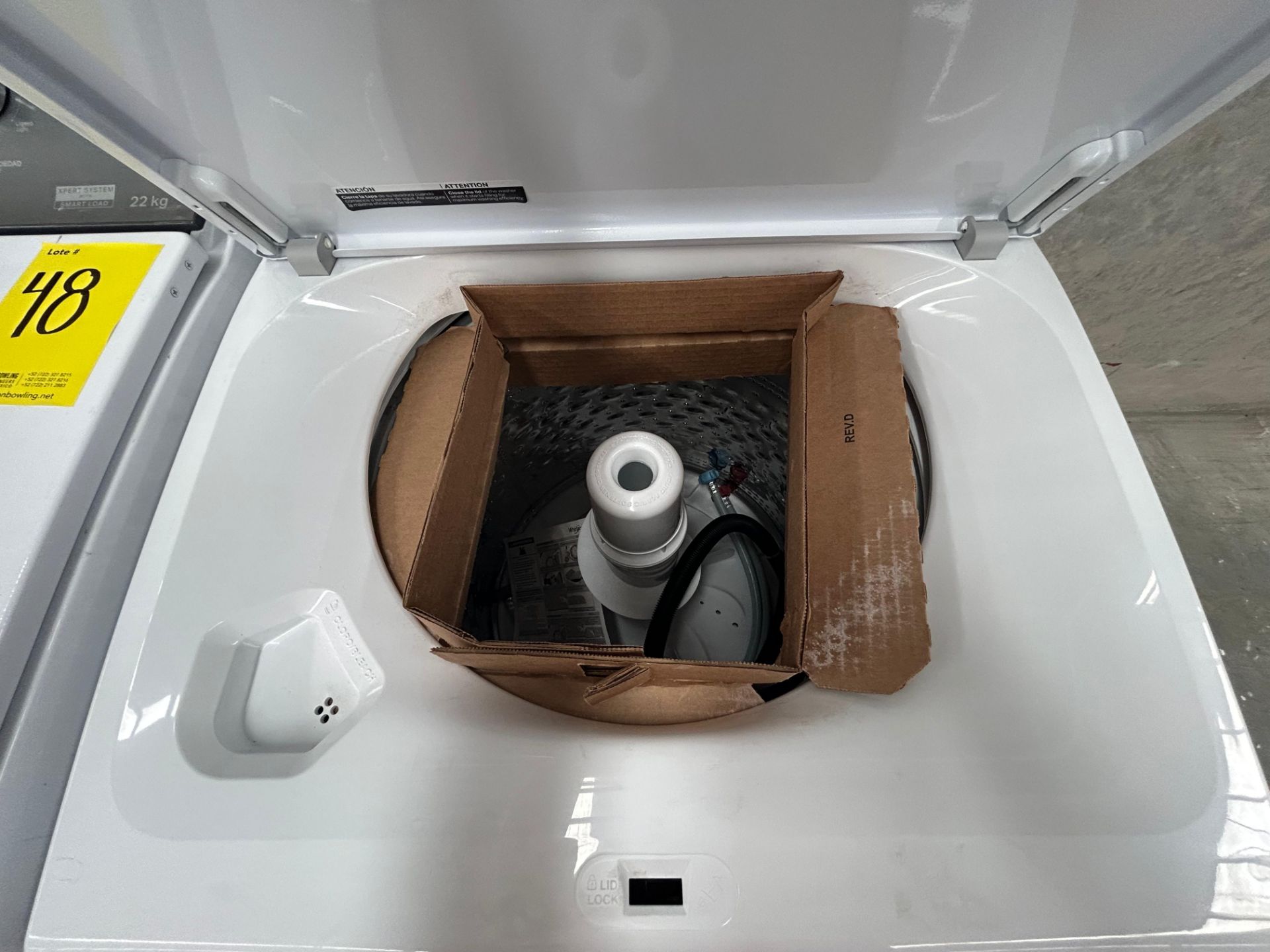Lote de 2 lavadoras contiene: 1 Lavadora de 22 KG Marca WHIRPOOL, Modelo 8MWTW2224MPM0, Serie 70572 - Image 5 of 6