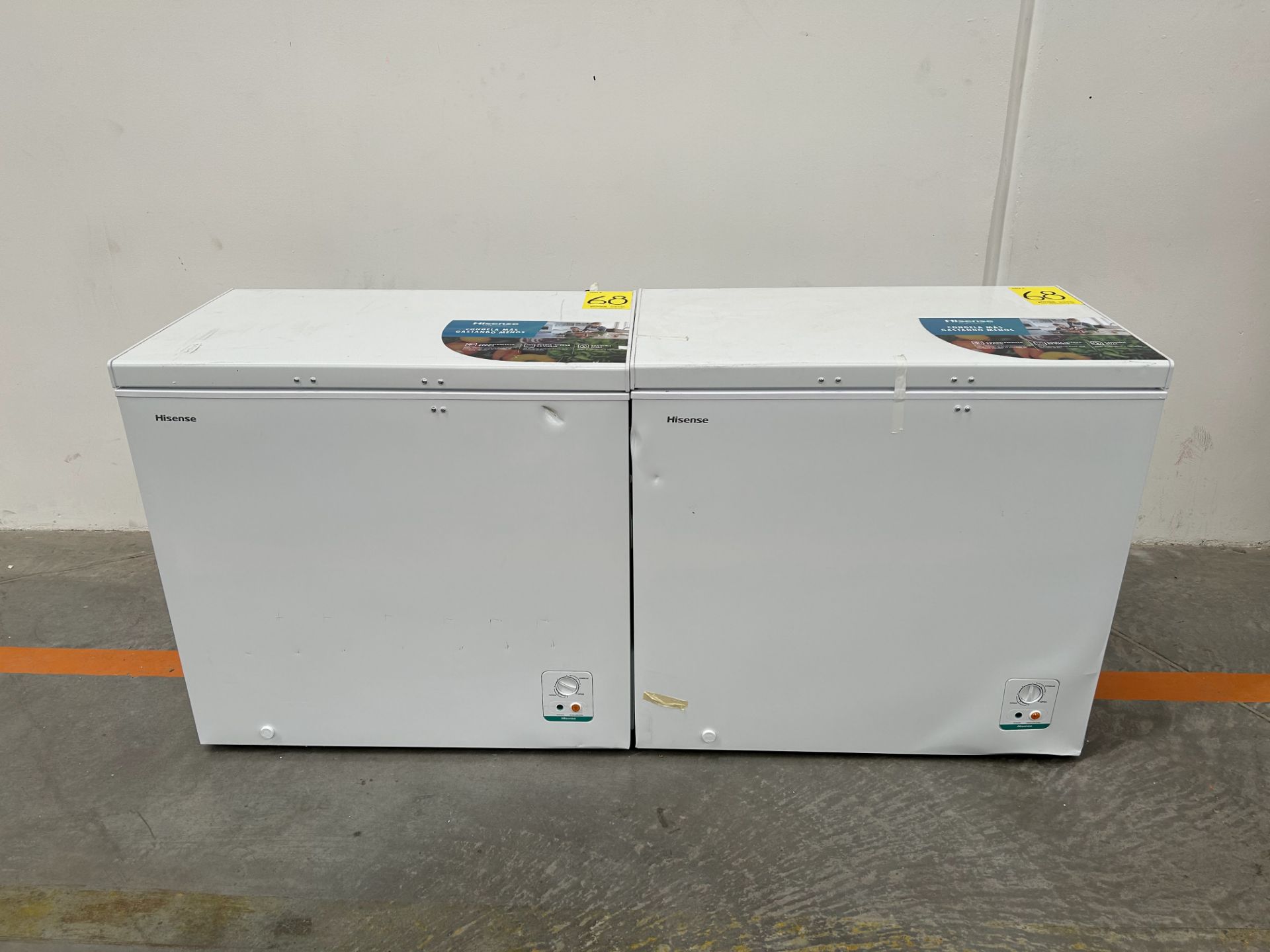 Lote de 2 congeladores contiene: 1 congelador Marca HISENSE, Modelo FC70D6BWX, Serie 20778, Color B