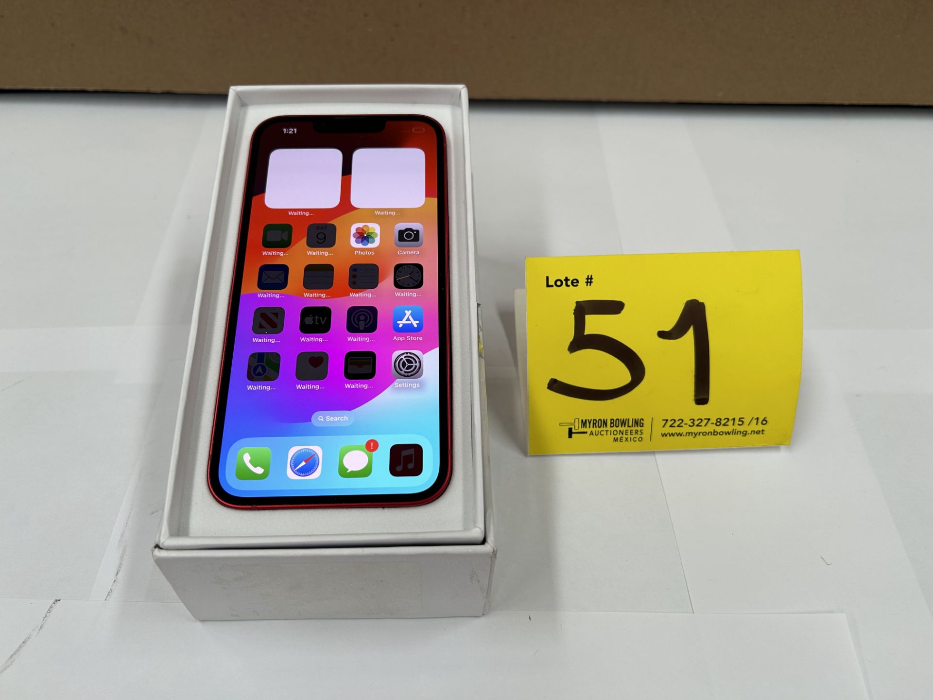 iPhone 13 de 128 GB, color ROJO IMEI 352615455387794 (enciende, sin cuenta) (Equipo de devolución) - Image 3 of 6