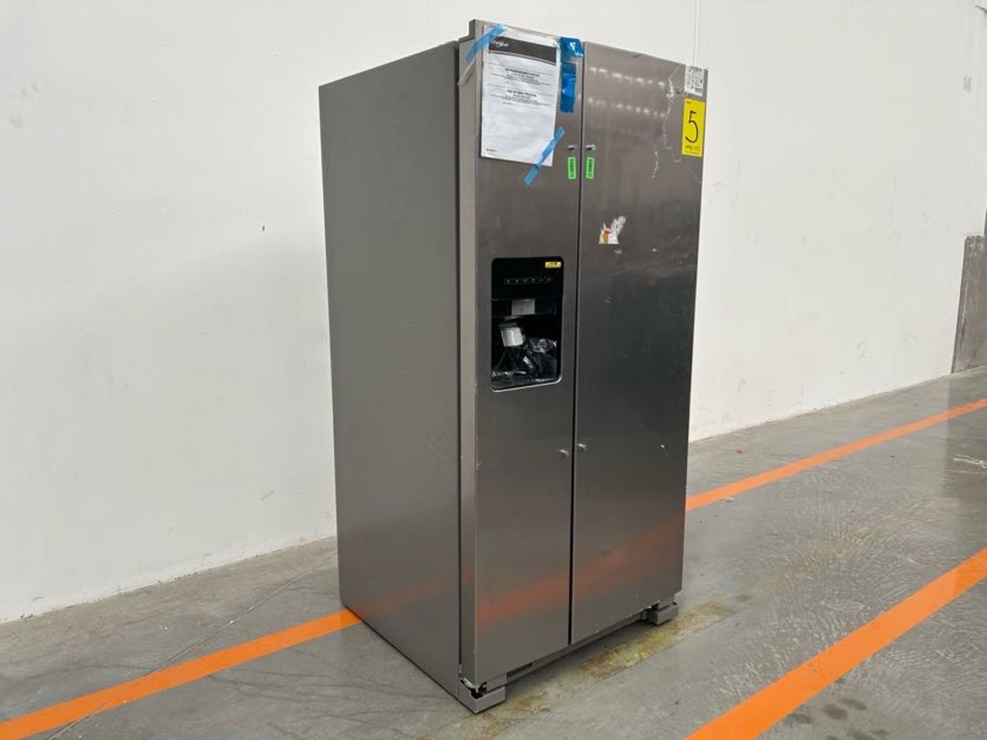 Refrigerador con dispensador de agua Marca WHIRPOOL, Modelo WD2620S, Serie 16903, Color GRIS (Equip - Image 2 of 5