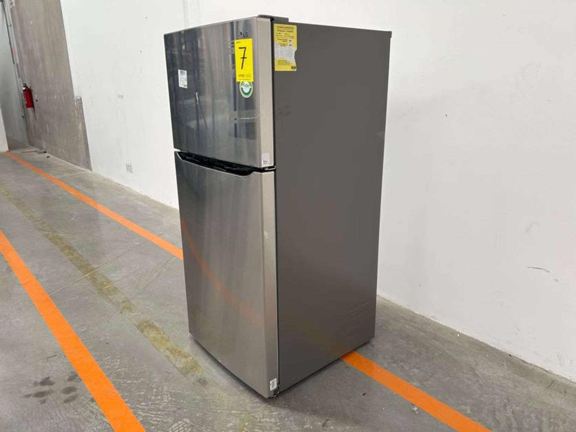 Refrigerador Marca LG, Modelo LT57BPSX, Serie 2Z784, Color GRIS (Equipo de devolución) - Image 2 of 7