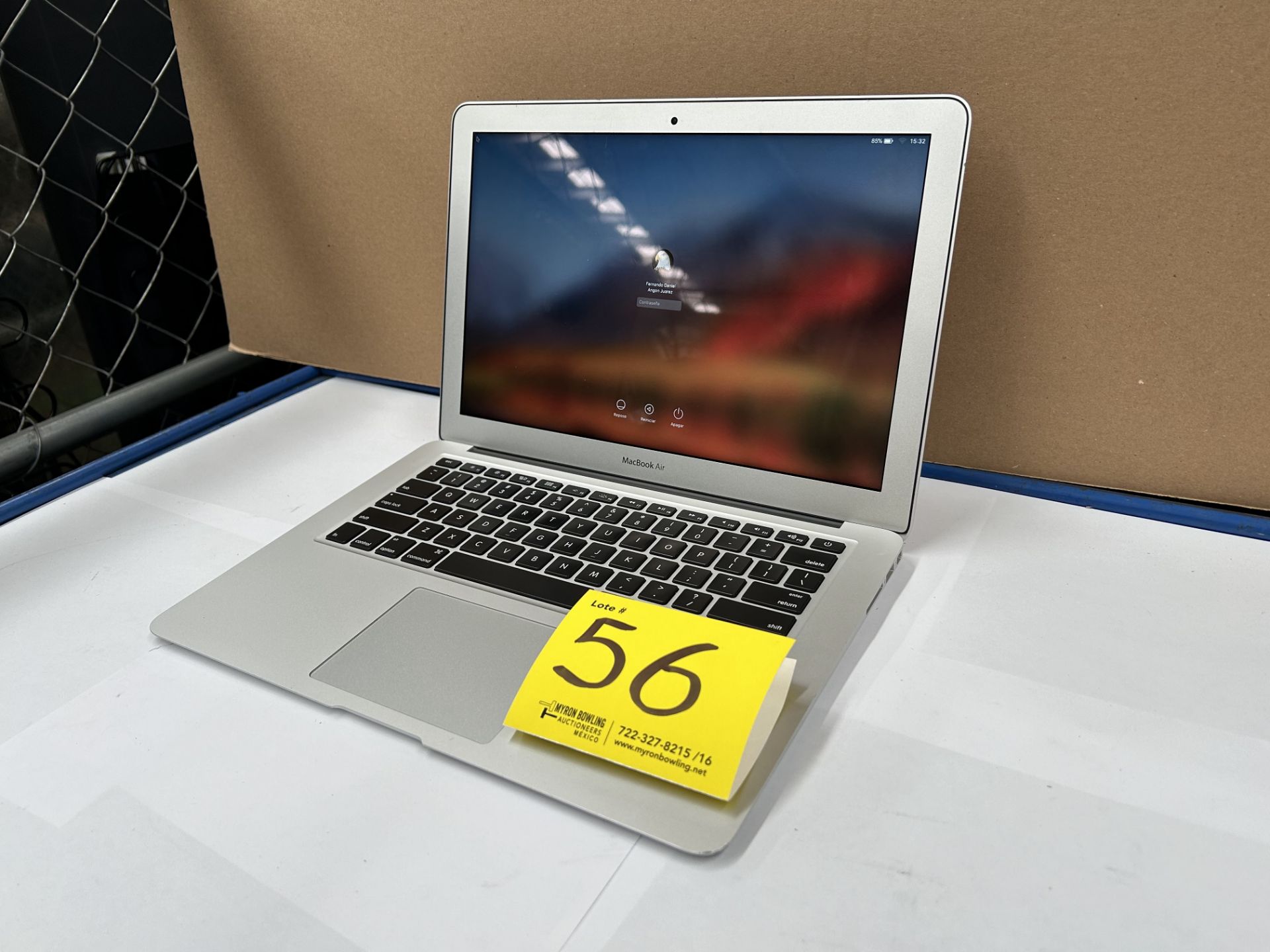 Laptop Macbook Air 2017, pantalla de 13", 8 GB de RAM, 128 GB de Almacenamiento Color GRIS, (Equipo - Image 3 of 5