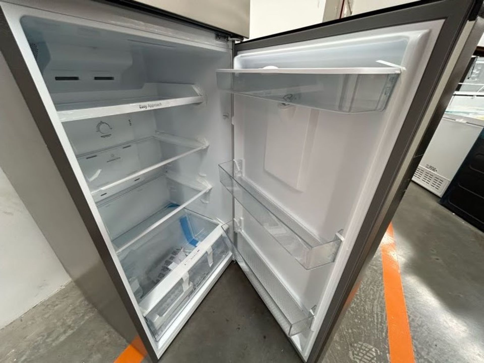 Refrigerador con dispensador de agua Marca HISENSE, Modelo RT16N6CDX, Serie 70114, Color GRIS (Equi - Image 5 of 6