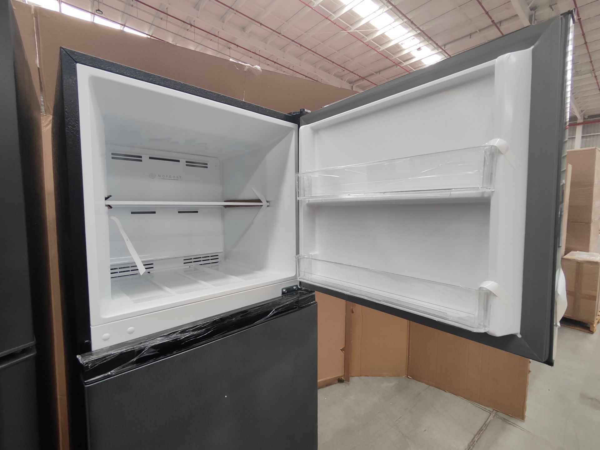 Lote de 2 Refrigeradores contine: 1 Refrigerador Marca Mabe, Modelo RME360FDMRD0, Serie 822933, Col - Image 5 of 6