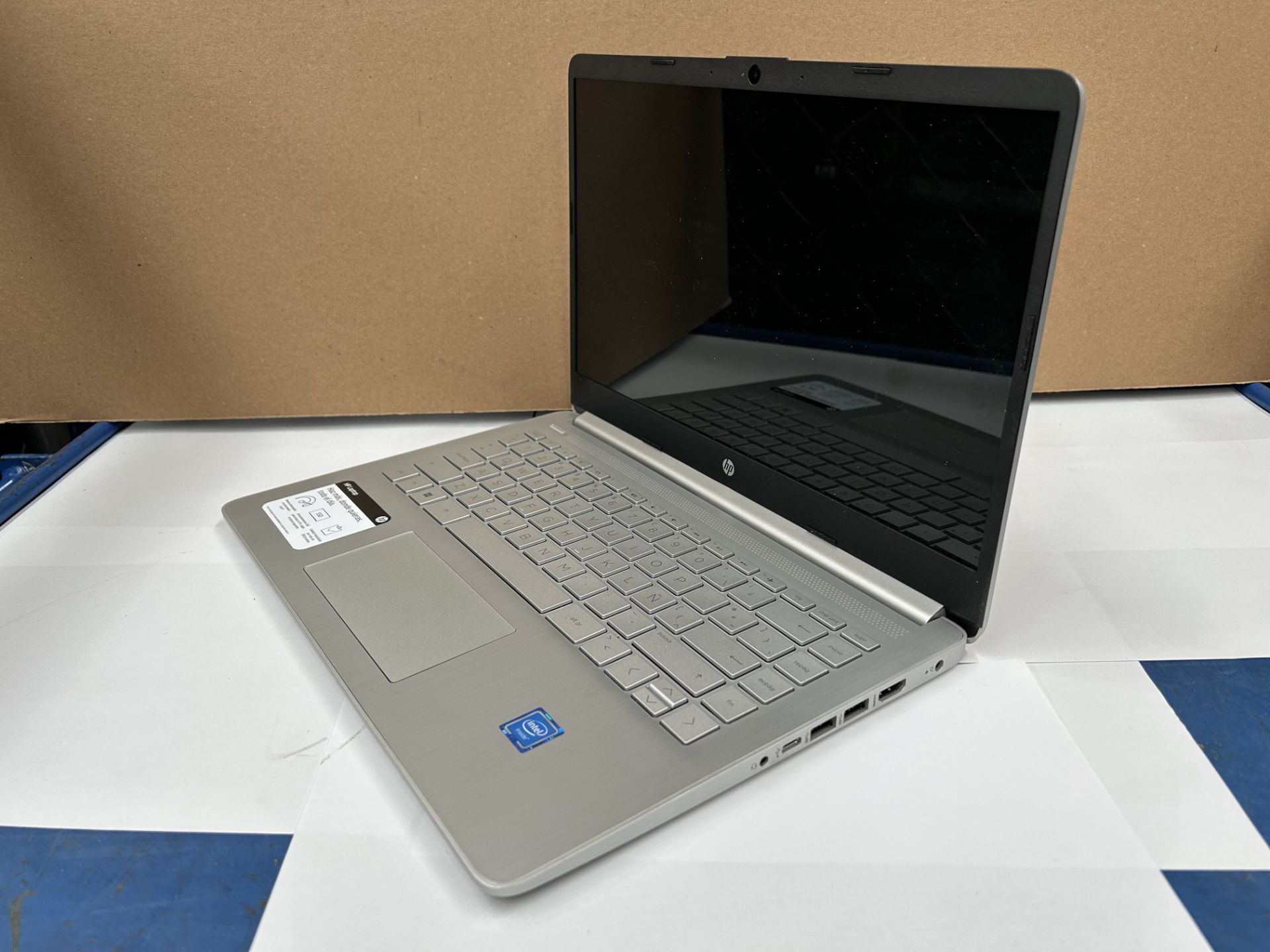 Laptop Marca HP, Modelo 14DQ0527LA, Serie 5CD334BBQK, INTEL Inside, 8 Gb en RAM, 256 Gb de almacen - Image 3 of 5