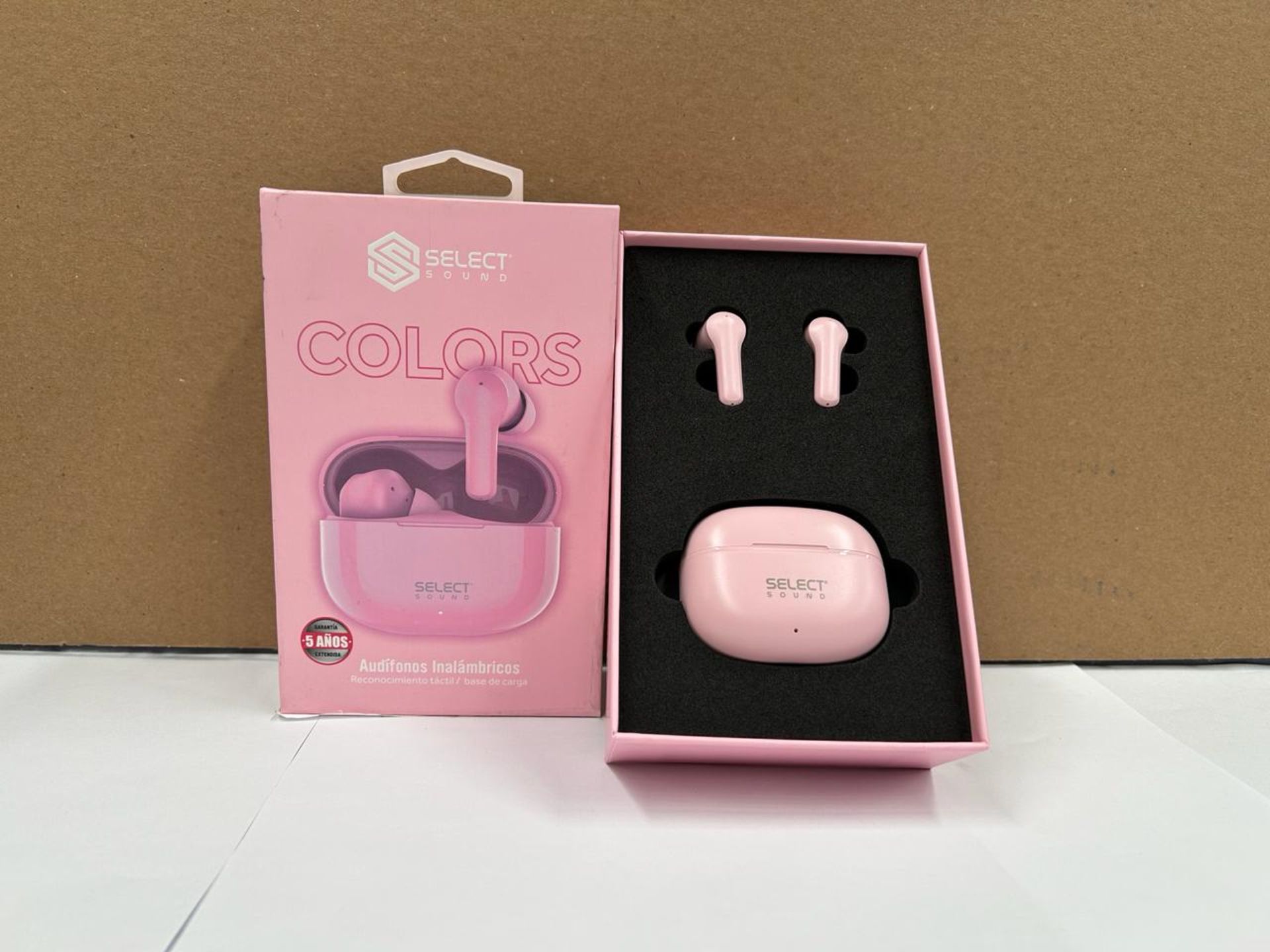 Lote de 11 piezas contiene: 2 audífonos de diadema tipo "airpods max"; 4 audífonos inalámbricos SEL - Image 3 of 11