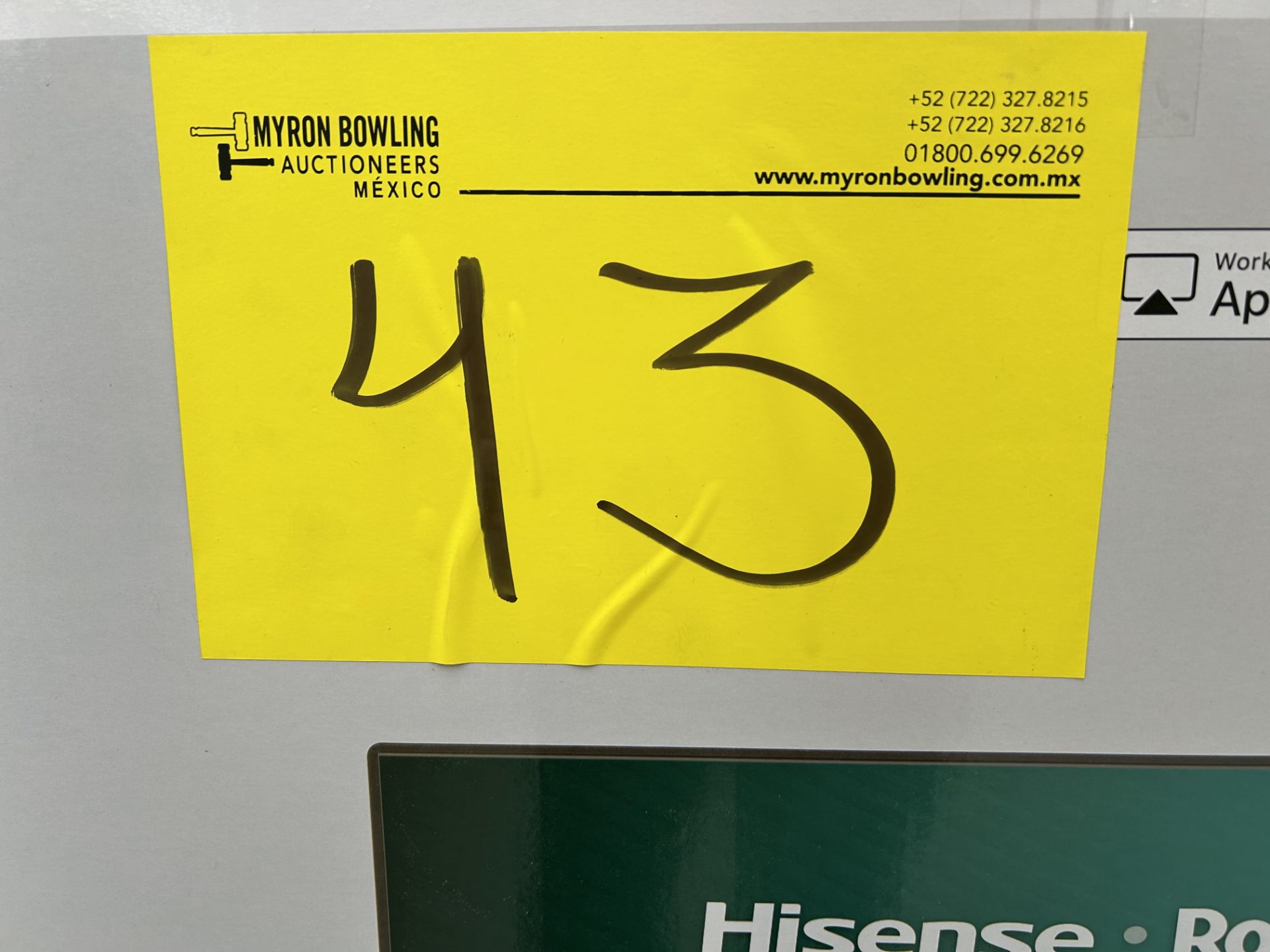 (Pantallas rotas, estrelladas) Lote de 5 pantallas contiene: 1 pantalla de 70" HISENSE; 1 pantalla - Image 5 of 5