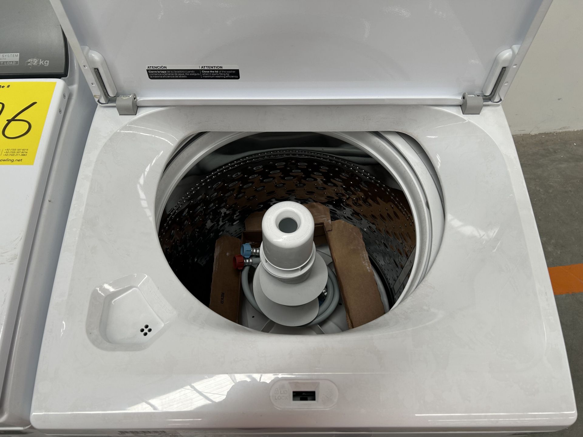Lote de 2 lavadoras contiene: 1 Lavadora de 22 KG Marca WHIRPOOL, Modelo 8MWTW2224MPM0, Serie 77352 - Image 5 of 6