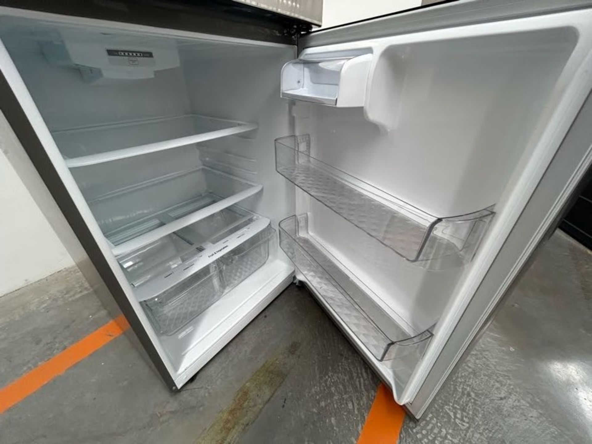 Refrigerador Marca LG, Modelo LT57BPSX, Serie 2Z784, Color GRIS (Equipo de devolución) - Image 5 of 7