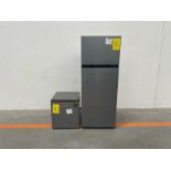 Refrigerador y 1 frigobar contiene: 1 Refrigerador Marca HISENSE, Modelo RT80D6AGX, Serie 20063, Co