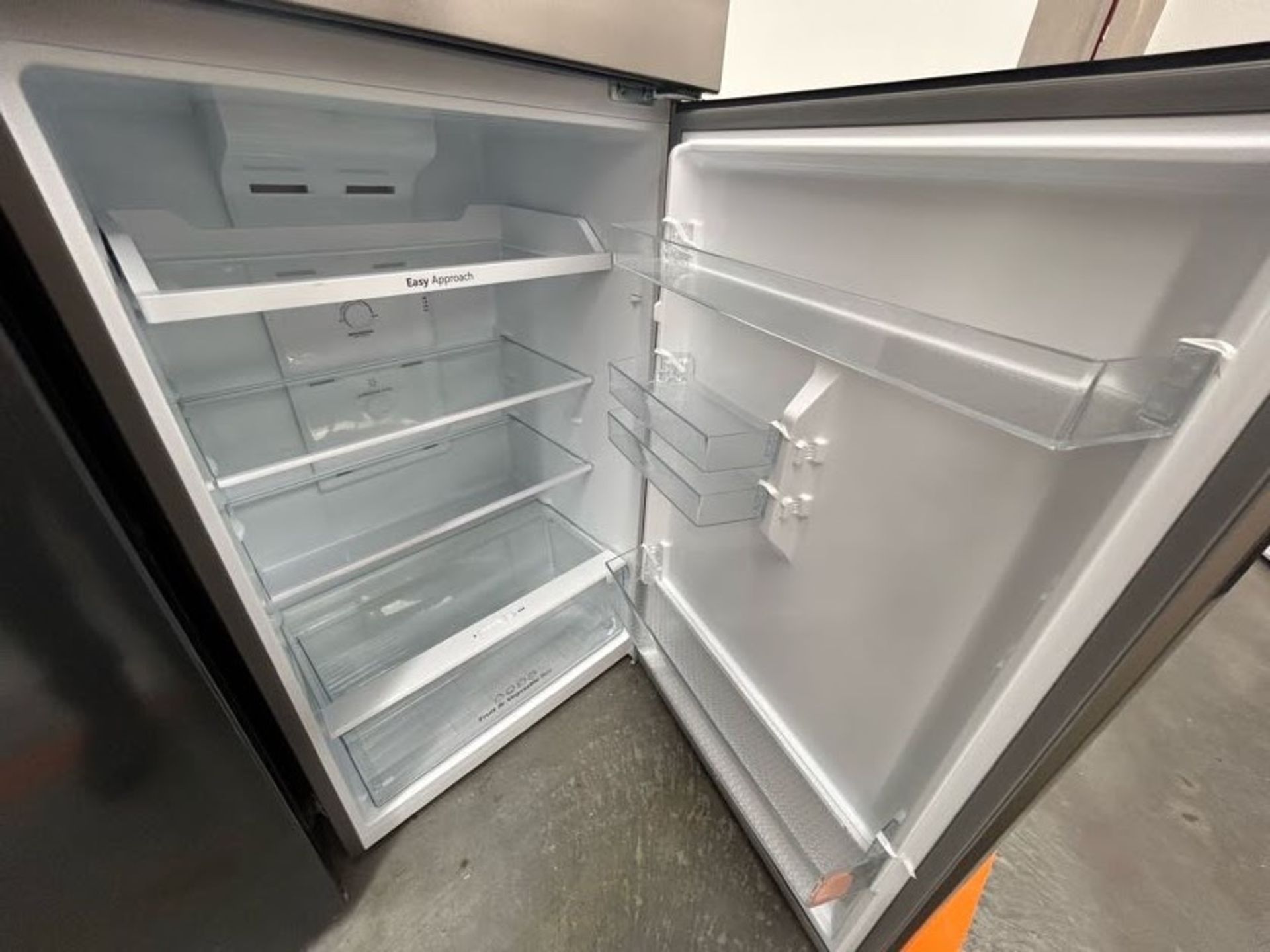 Lote de 2 Refrigeradores contiene: 1 Refrigerador Marca HISENSE, Modelo RT14N6FDX, Serie 70404, Col - Image 5 of 8