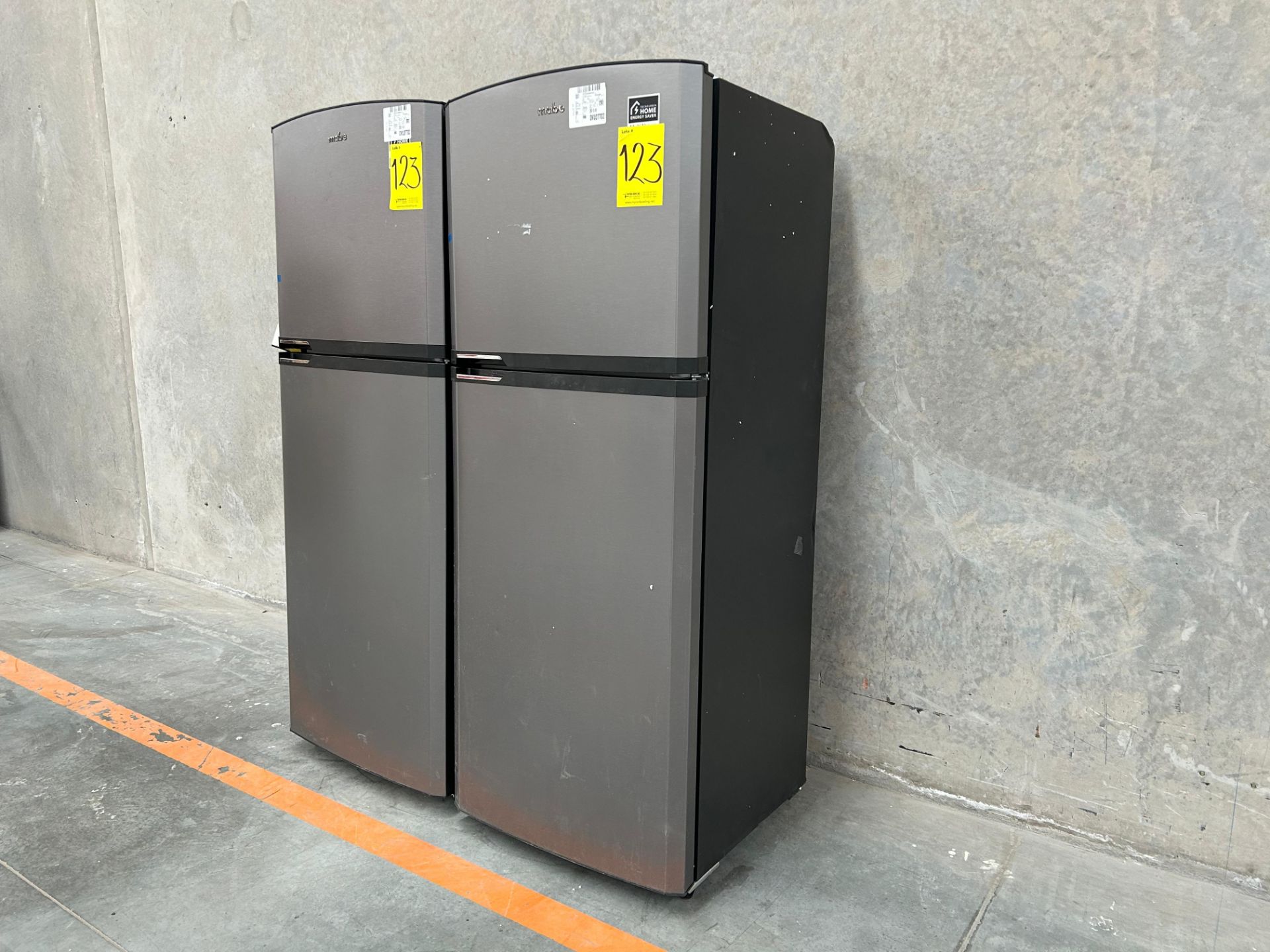 Lote de 2 Refrigeradores contiene: 1 Refrigerador Marca MABE, Modelo RME360PVMRM0, Serie 21969, Col - Image 2 of 15