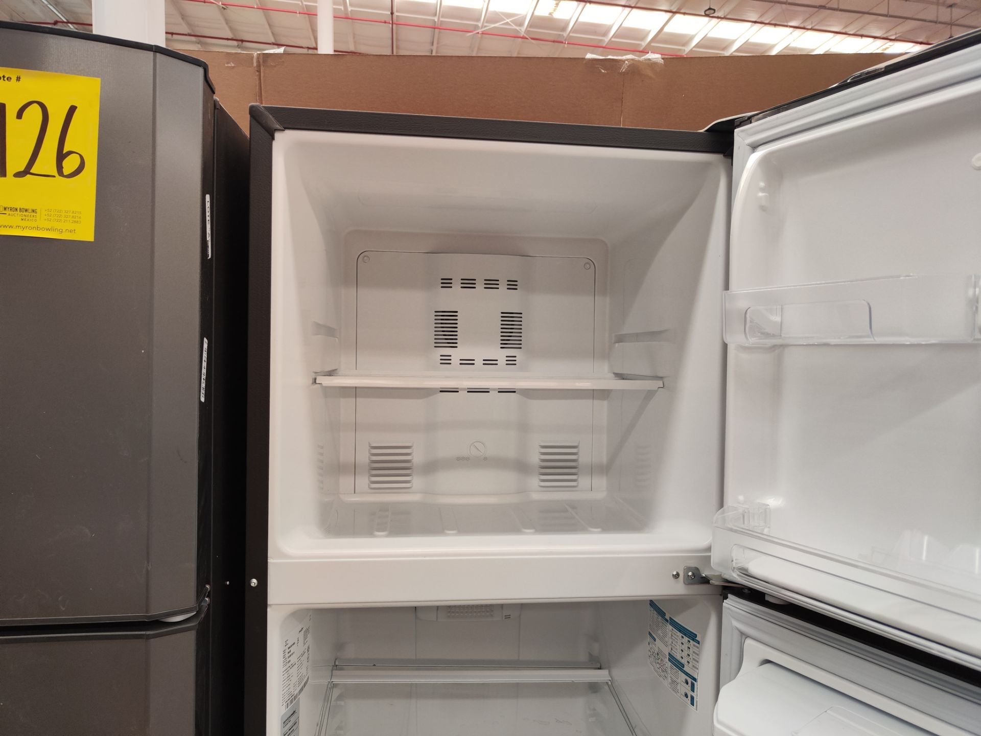 Lote de 2 Refrigeradores contine: 1 Refrigerador Marca MABE, Modelo RMA300FJMR, Serie 00346, Color - Image 10 of 14