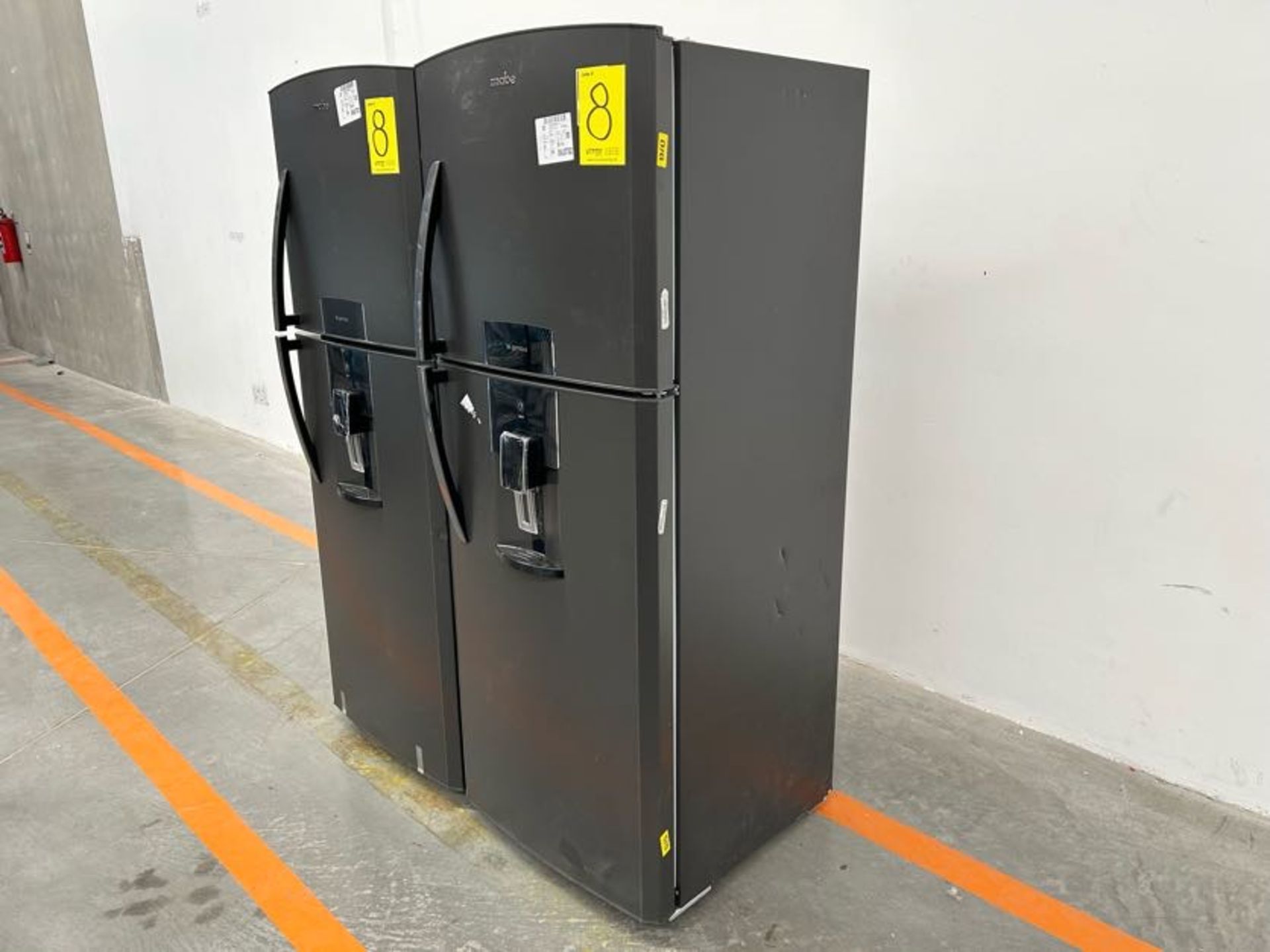 Lote de 2 Refrigeradores contiene: 1 Refrigerador con dispensador de agua Marca MABE, Modelo RME360 - Image 3 of 8