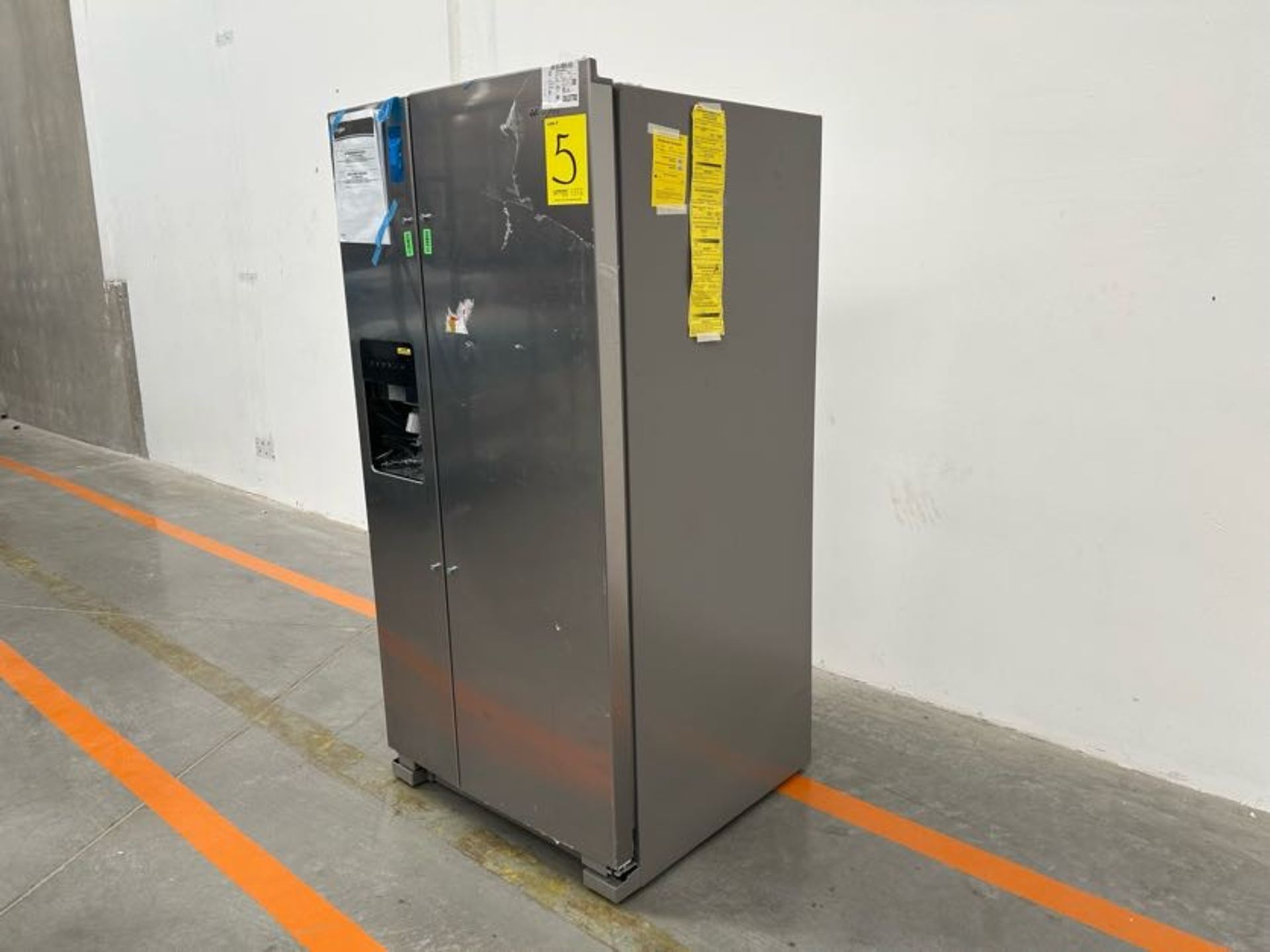 Refrigerador con dispensador de agua Marca WHIRPOOL, Modelo WD2620S, Serie 16903, Color GRIS (Equip - Image 3 of 5