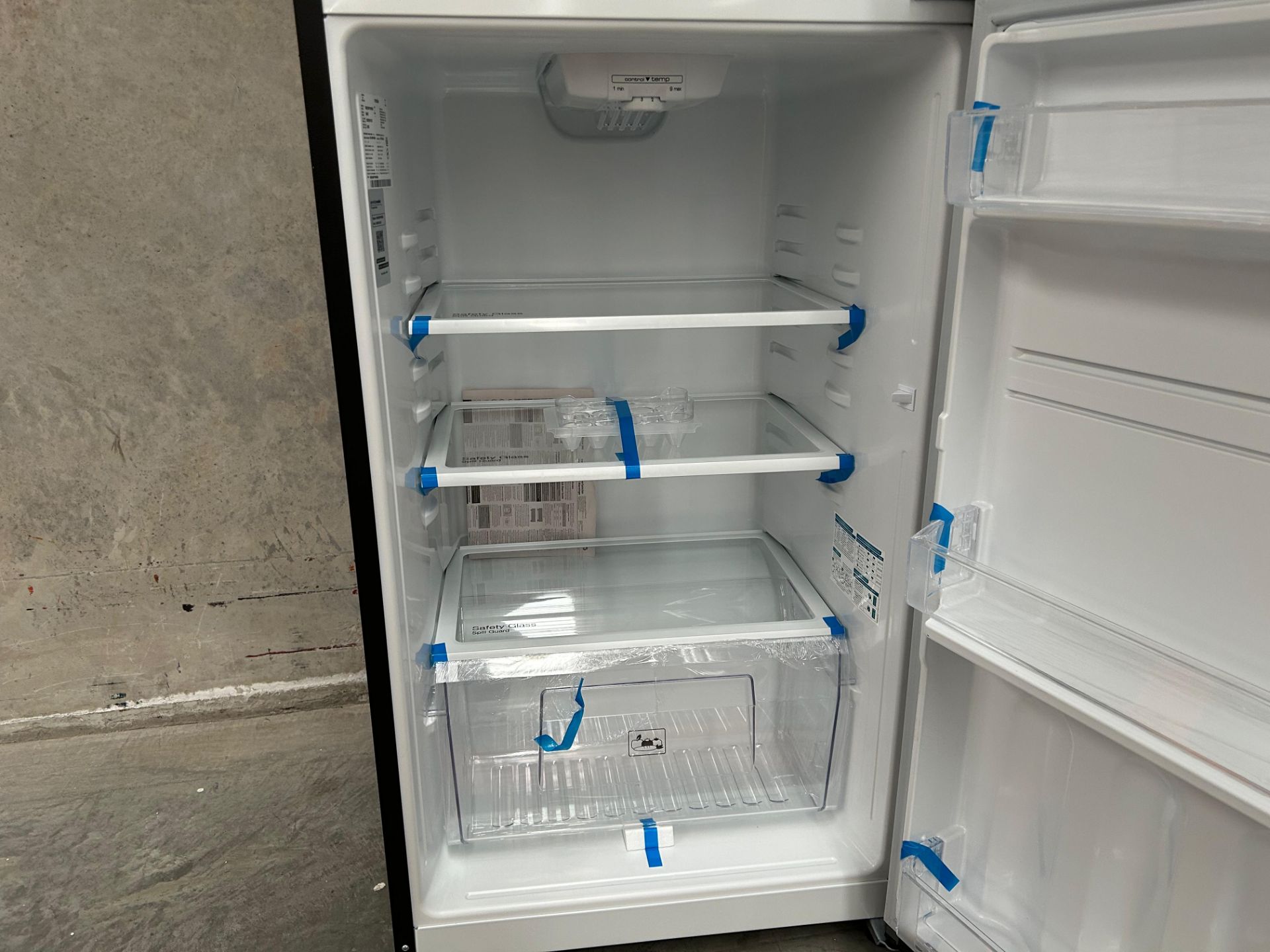 Lote de 2 Refrigeradores contiene: 1 Refrigerador Marca MABE, Modelo RME360PVMRM0, Serie 21969, Col - Image 6 of 15