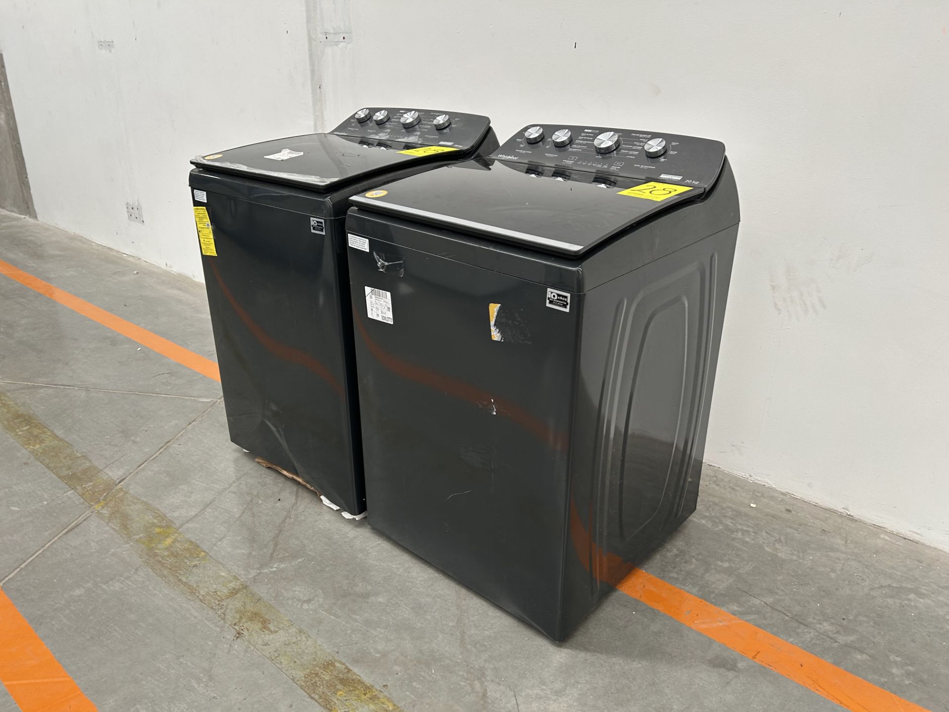 Lote de 2 lavadoras contiene: 1 Lavadora de 20 KG Marca WHIRPOOL, Modelo 8MWTW2024WLG0, Serie 97668 - Image 2 of 9